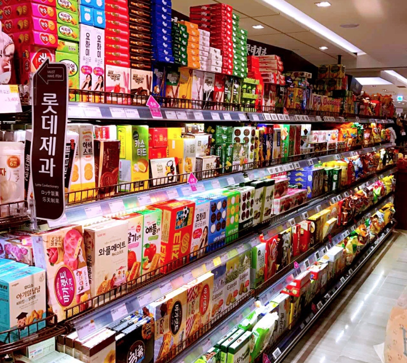 
                        超市
可以去樂天免稅店地下一層去看看，那里有個大超市，各種韓國小吃。平常有很多25便利店，都可以買東西。