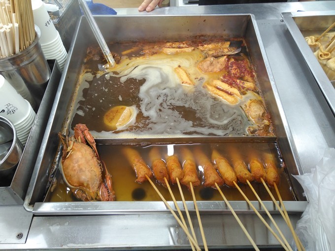 
                        提起 韓國 美食，有些人想到拌飯，有些人想到燒酒，有些人想到炸雞啤酒，呵呵，其實都很好吃，和大家簡單說說。
韓國 可以分為主食和小食，還有就是西餐。
小食 因為做的太好吃了，對于女同胞們，簡直就是最愛
夾香腸，剛剛出貨，外脆里嫩
雞肉串
雞蛋面包