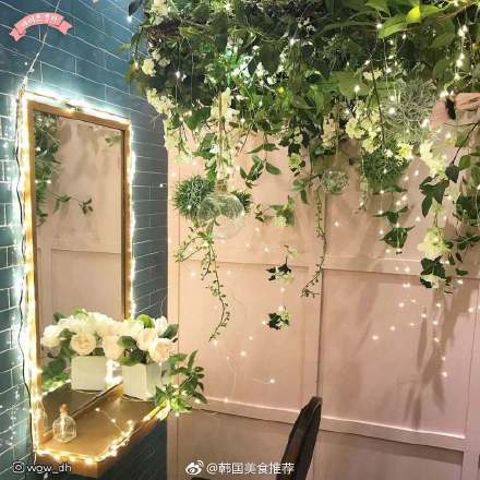
                        全州有一家ins風十足的咖啡店【72???????】，店里裝飾的非常漂亮，就像一個夢幻的童話世界一樣，角角落落都能拍出畫報的感覺，很適合約著閨蜜去拍照哦~喜歡的快去打卡！