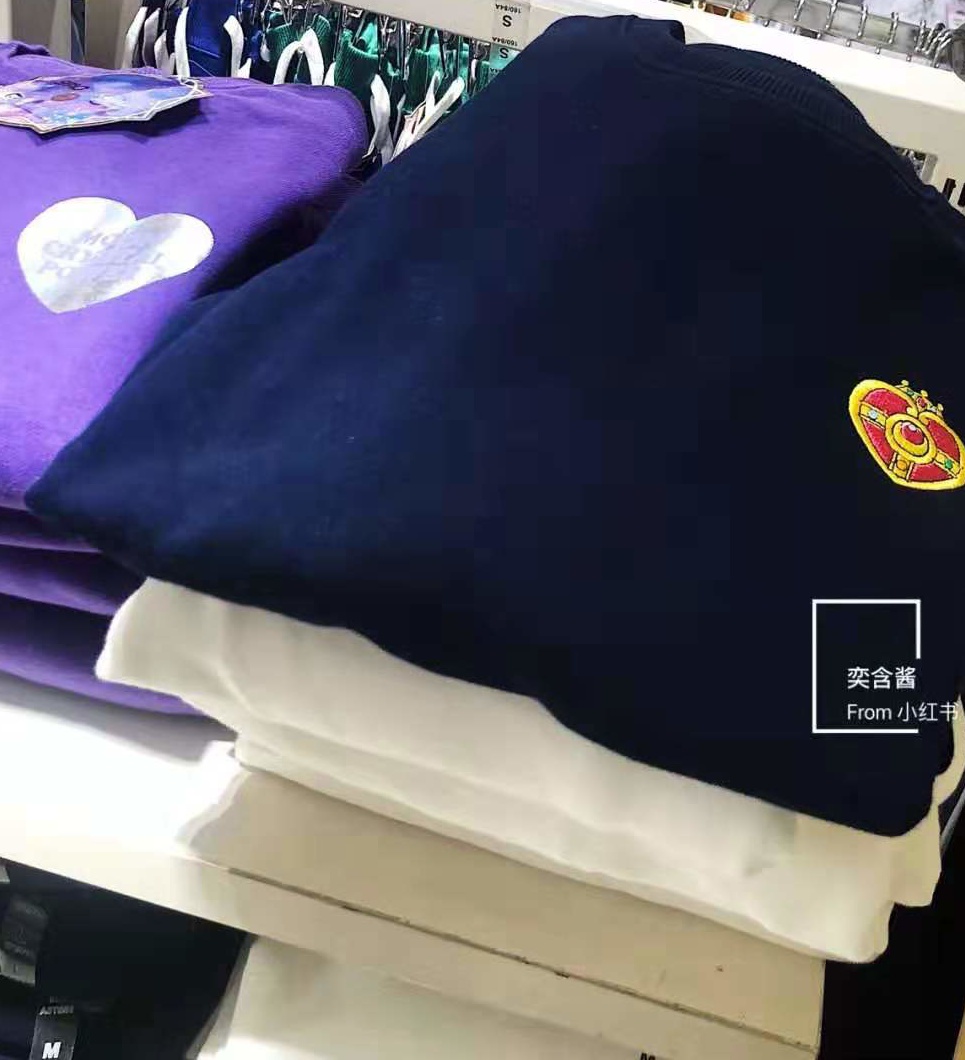 
                        #韓國購物#
只要120就能買到的韓國SPAO還是美少女戰(zhàn)士系列好看。還有蠟筆小新的，拖鞋也是非常可愛的哦。各種款式，都會讓人心儀，喜歡美少女系列的，可以去看看哦~