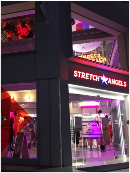 
                        首爾新沙洞林蔭道&弘大網(wǎng)紅潮牌店stretchangels打卡
好久之前就去過的潮牌店stretchangels在新沙洞林蔭道和弘大都有哦～之前兩家店都去參加過開業(yè)party ?分別以機場??、列車
來首爾玩的寶寶們千萬不要錯過這里、超級好拍照！都是拍照區(qū)！隨便拍！主要是太好看了 太吸引人了 我經(jīng)常去的哈哈哈
很好找的 之前就想推薦的懶癌犯了 才推薦給大家