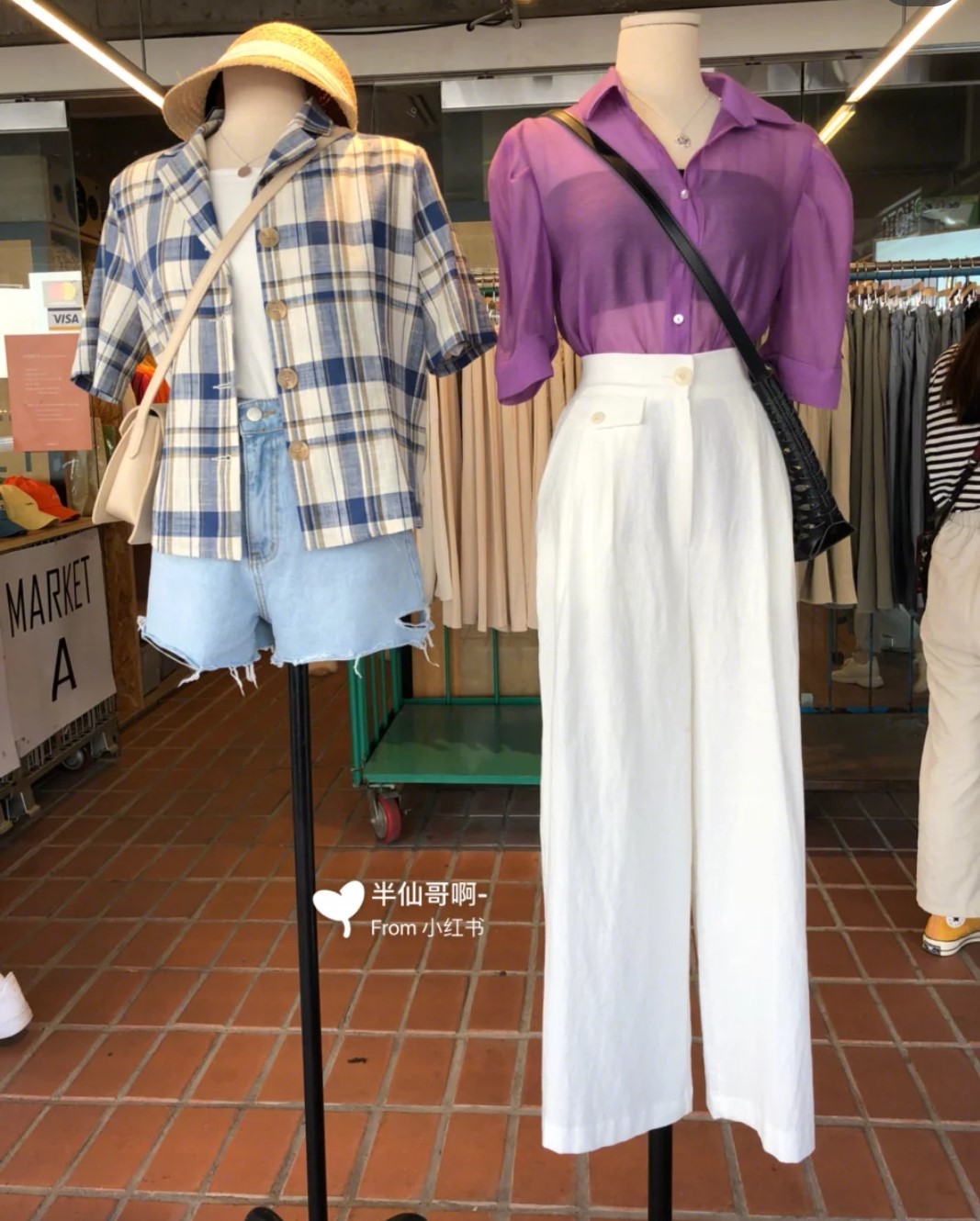 
                        #韓國購物#
韓國首爾弘大買衣服必去market a
弘大學生很多，這家的價格還是比較學生的，風格也很韓版，質量都不錯，性價比高。飾品、鞋子、包包都有，地下還有一樓哦~
小仙女們值得逛一逛，價格也挺可愛
地鐵二號線 弘大9號出口
11：00~23:00