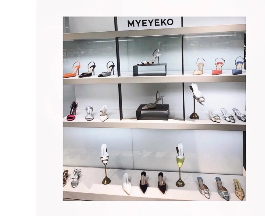 
                        #韓國購物#
韓國人氣超過的自主設計，純手工打造的品牌MYEYEKO
今天要給大家推薦的是一個韓國小眾品牌，單在韓國人氣很高的品牌，
無意間在ins上面看到的這一家鞋店，他們家的鞋子全部都是純手工制作的，然后設計生產都是一條線，而且沒說鞋子都是用上好的牛羊皮來做，鞋子的透氣性和舒適度都很高。