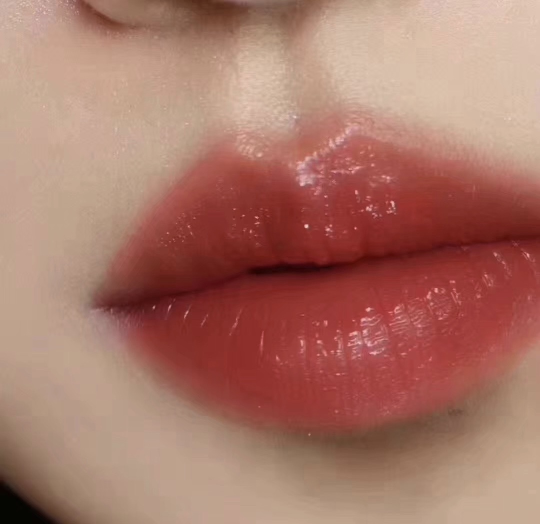 
                        ??#gucci碎花口紅25#Gucci彩妝啦跪著種草跪求你們一定要買這個(gè)?。?！omg，殼子顏色都太好看了吧！小碎花25買它！