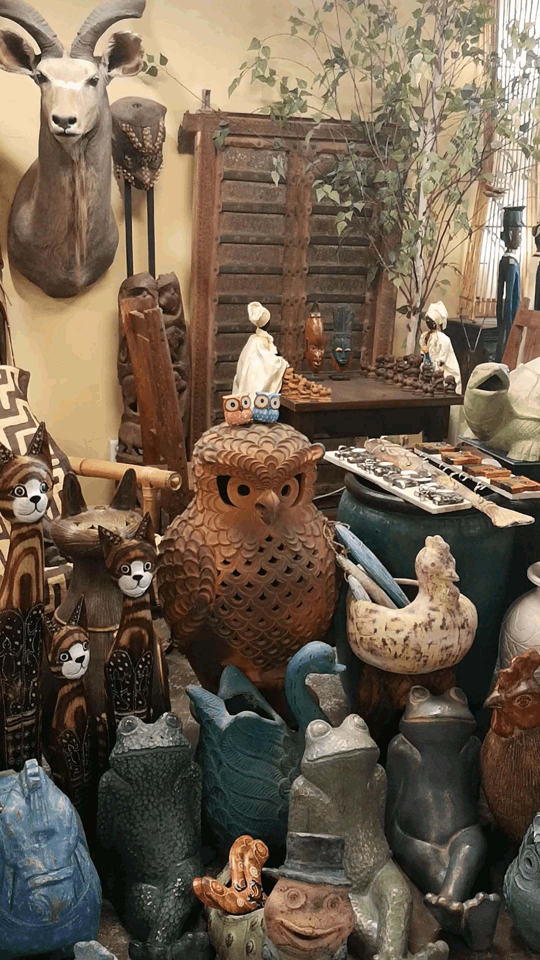 
                        Heyri藝術村里面藝術家的小店，都喜歡，忍不住買了各種小小的擺件。大的行李箱裝不下了