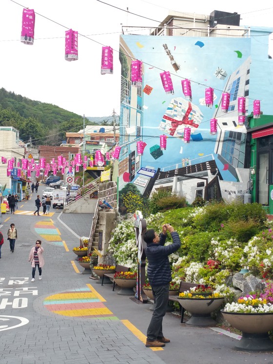 
                        打卡#釜山甘川文化村# 跟著韓游網走遍美景