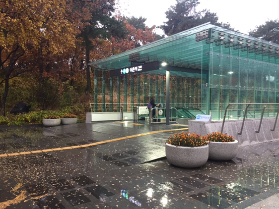 
                        國立中央博物館打卡?地鐵四號線二村站出站直達 館藏很豐富 對于系統深入講解韓國歷史和文化非常有益值得一去??