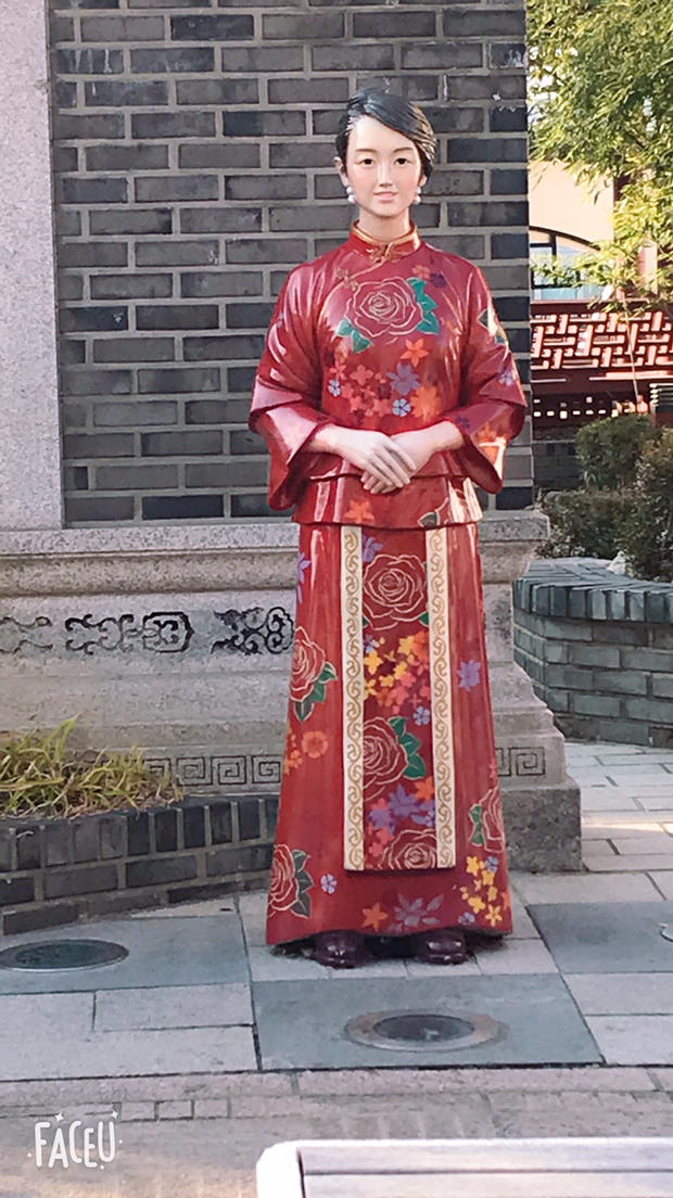 
                        首先，非常感謝奮韓網給提供的體驗福利，第一站的開港廠和唐人街，領略了唐人街和日本街還有童話街的建筑風格，美食更不用說了， 生煎包，糖葫蘆等各種美味小吃，中午提供的炸醬面和糖醋肉特別充足。下午乘坐月尾星河單軌鐵路電車，一路看景一路聽講解。乘坐后一邊喝著咖啡在海邊看日落時分的海景，十分愜意呢[大笑R] @仁川唐人街@仁川@奮斗在韓國@韓游網