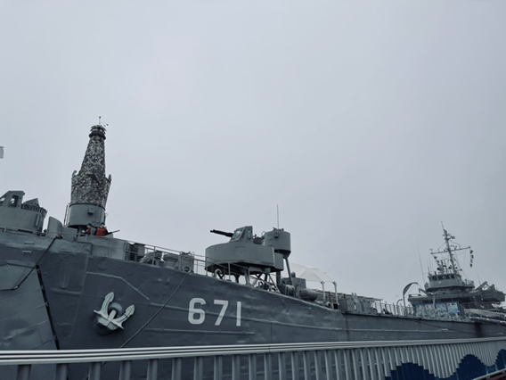 
                        ??? 景點打卡金浦艦上公園一日游 基本介紹 ：金浦艦上公園是位于京畿道金浦市大串面大明港碼頭的公園。過去作為韓國海軍巡邏艦活動，2006年退役的