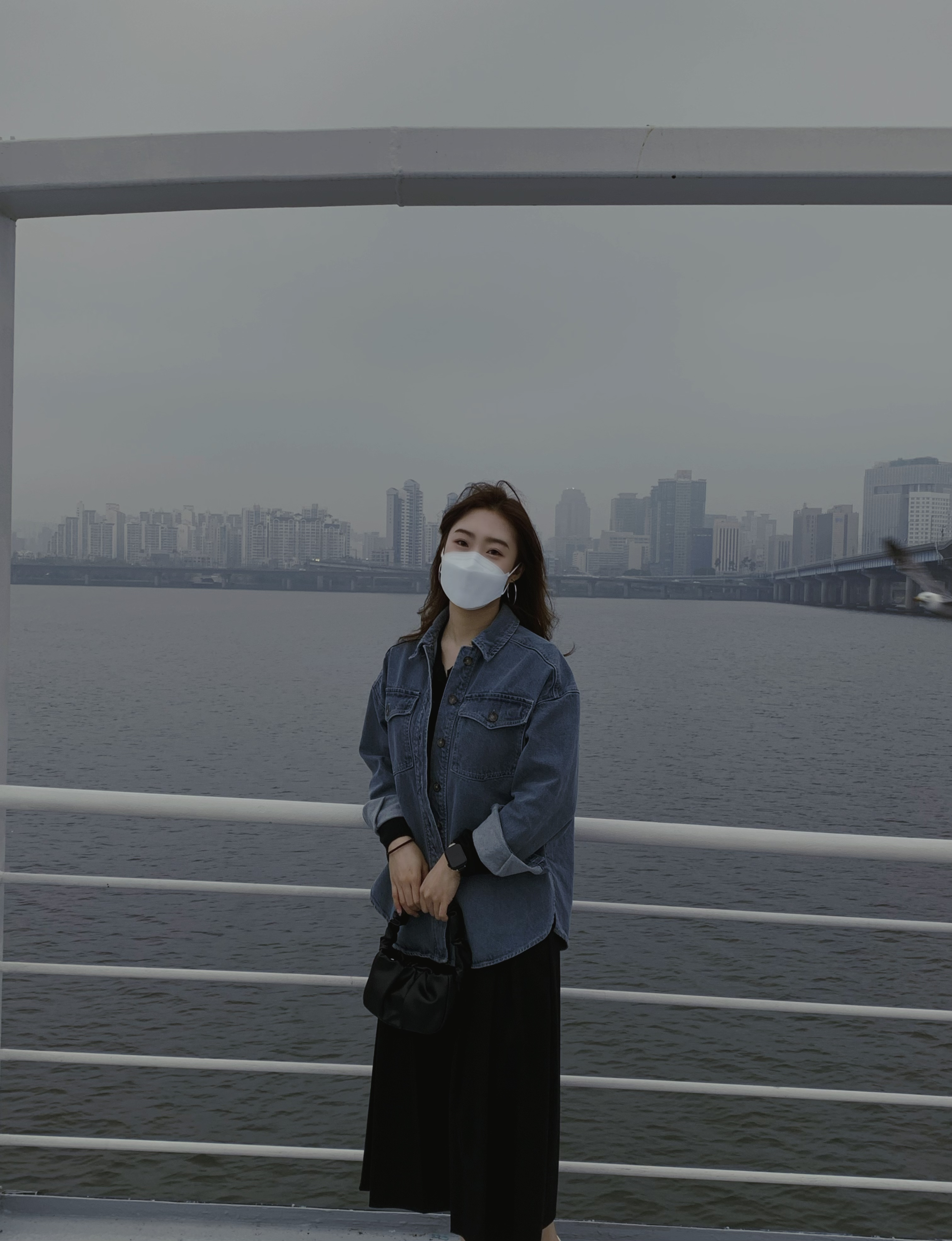 
                         #韓國(guó)旅游攻略# 漢江游覽船 在韓游網(wǎng)官網(wǎng)訂的船票??（比現(xiàn)場(chǎng)買(mǎi)便宜呦）可以盡情的喂海鷗 拍照片天氣好的時(shí)候可以在漢江公園露營(yíng)?? 吃美食可以坐船看夕陽(yáng) 看夜景?? #韓國(guó)旅游攻略##韓游網(wǎng)##漢江游覽船##漢江公園# 