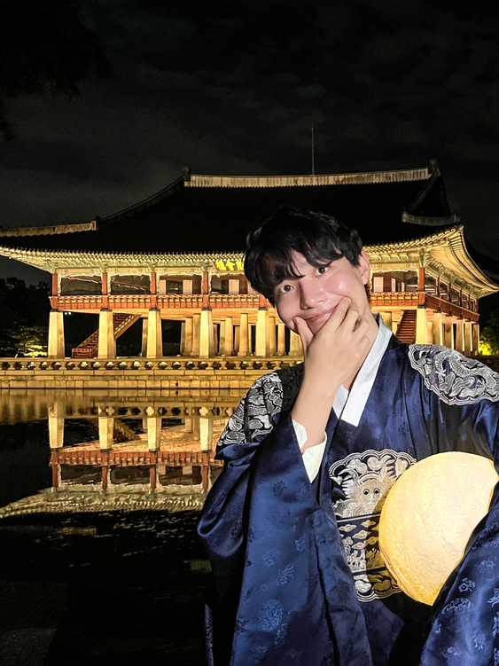 
                         #韓服體驗(yàn)# 景福宮夜景韓服 拍照很棒