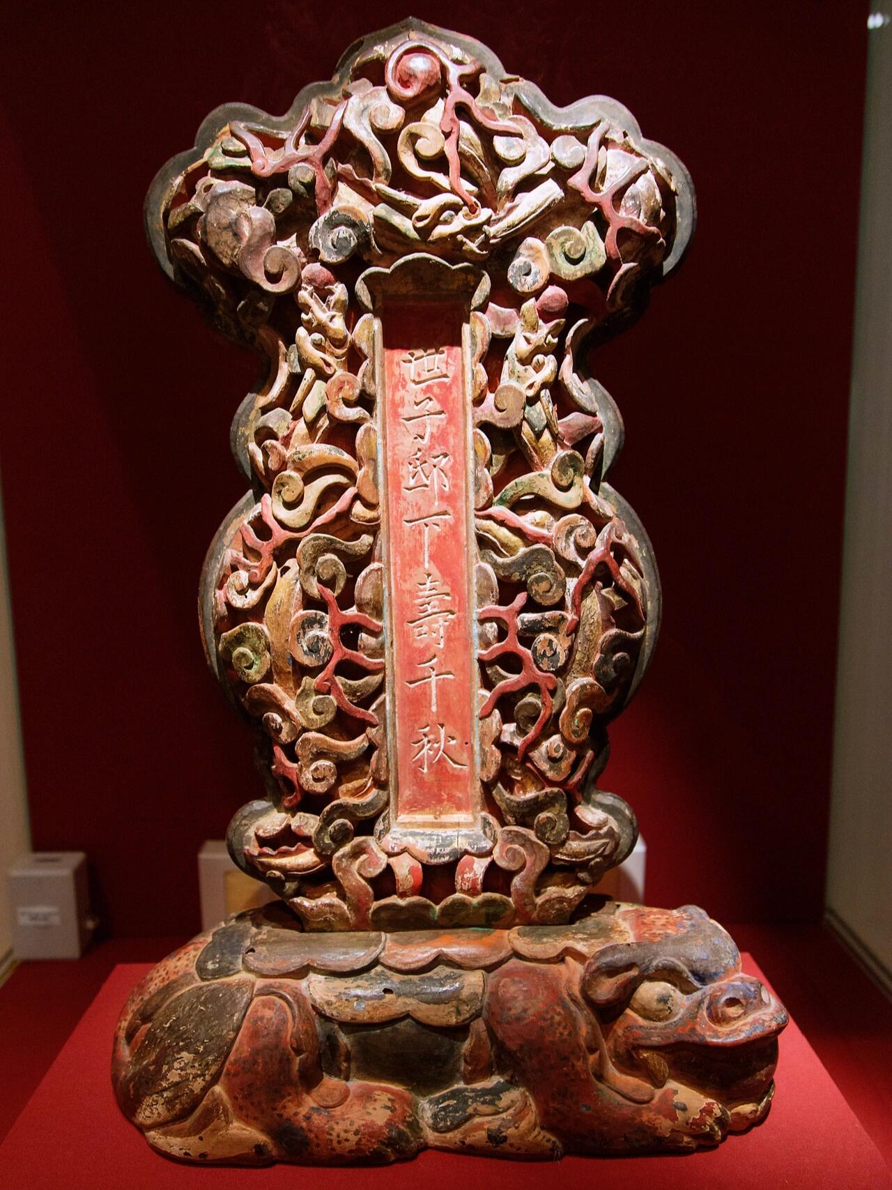
                        探索韓國(guó)歷史的寶藏：國(guó)立中央博物館??????韓國(guó)旅行筆記第四章：探索韓國(guó)歷史的寶藏——國(guó)立中央博物館??????????????韓國(guó)的國(guó)立中央博物館并不龐大，大概需要花費(fèi)3個(gè)小時(shí)左右的時(shí)間游覽。雖然沒有太多驚艷的展覽，但整體上還是中規(guī)中矩的。????????展覽的藏品種類繁多，包括陶瓷器、繪畫、佛像、金屬工藝品等等。這些展品的歷史跨度從史前時(shí)代一直到高句麗、百濟(jì)、三國(guó)時(shí)代，再到新羅時(shí)代。這次游覽的時(shí)間是2019年9月14日。#韓國(guó)國(guó)立中央博物館 #韓國(guó) #韓國(guó)旅游 #首爾 #首爾旅游 #韓國(guó)自由行 #博物館探索 #博物館之旅