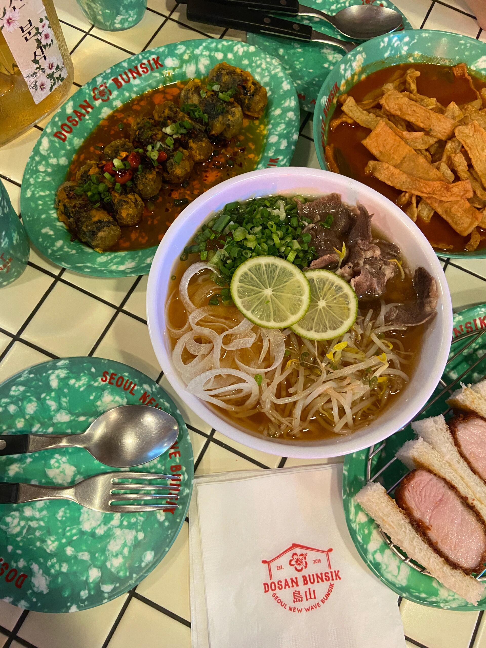 
                        首爾美食探索｜狎鷗亭的美味體驗???夏日里的完美選擇??#首爾美食 #韓國旅行指南 #韓國游記 #狎鷗亭美食 #首爾之旅 #美食分享 #seventeen推薦