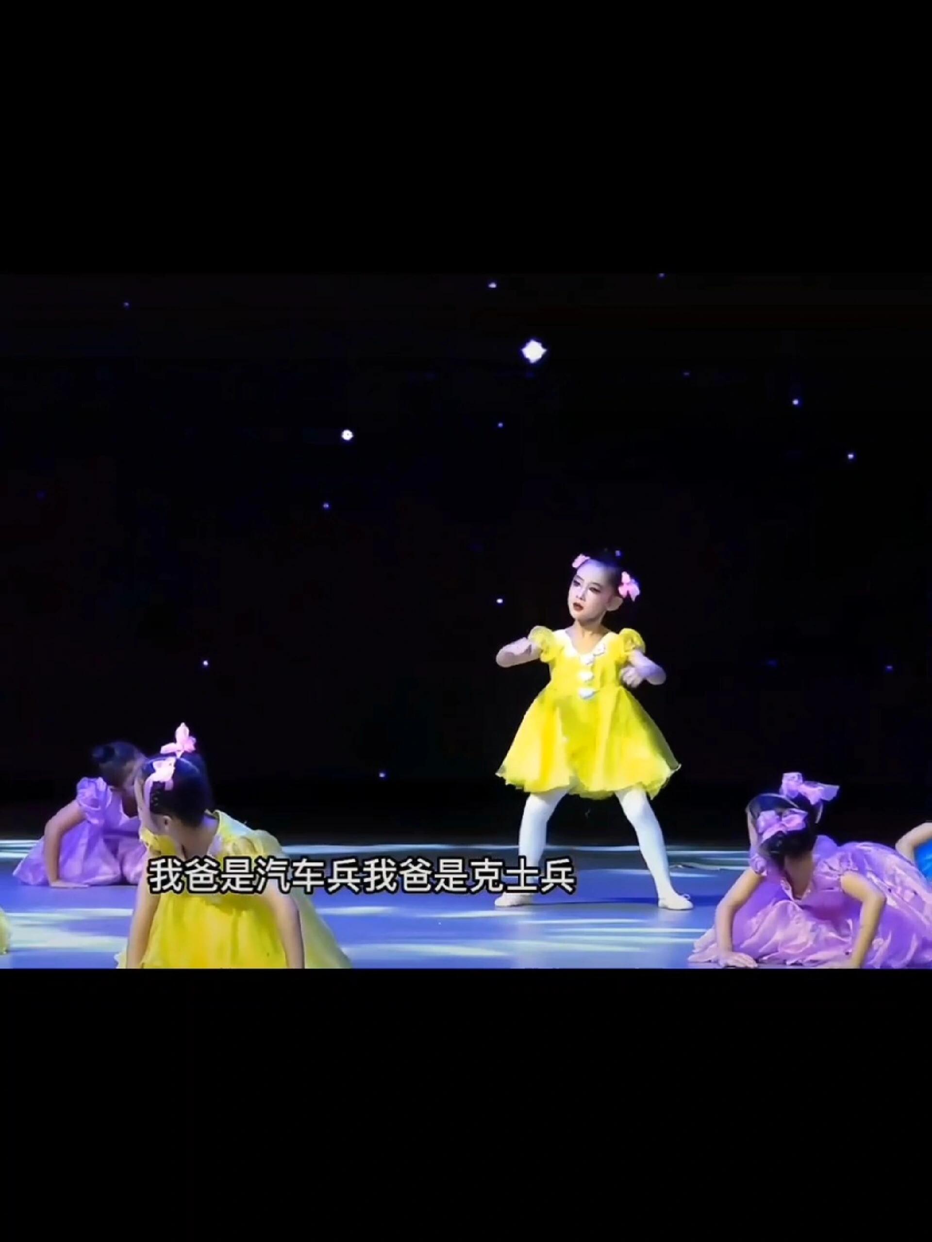 
                        Kpop狂熱，我們的逃不脫的熱愛??我們在歡笑，我們在奔跑，我們在Kpop的世界中找尋自我，無法自拔???♀????♂?先聲明！我們都深深地愛著自己的父母???????????#Kpop #韓國音樂 #NCT #Seventeen #張元英 #JYP #EXO #StrayKids #ENHYPEN #Blackpink #TXT