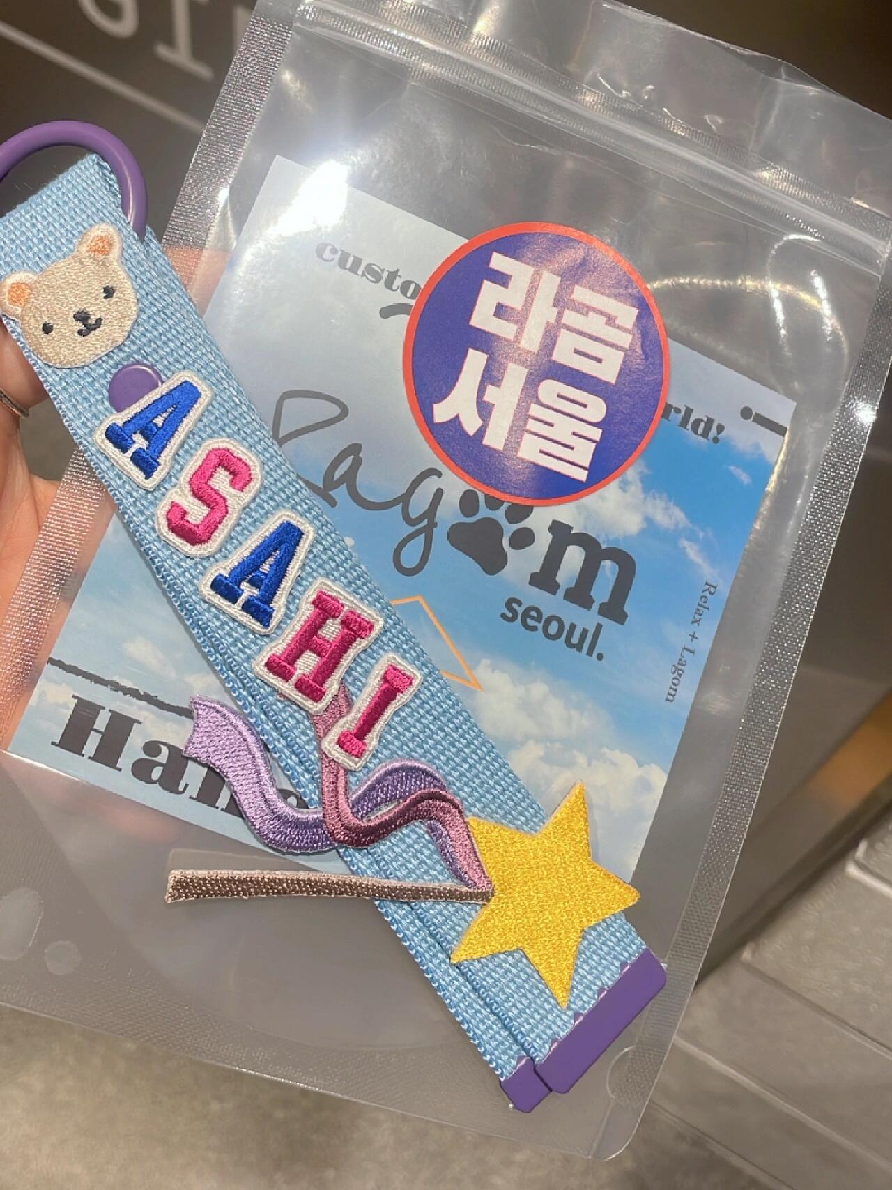 
                        明洞之旅必打卡aland頂樓??在這里，你可以定制專屬于你的旅行箱標簽貼，選擇種類繁多，讓你眼花繚亂??更有美女姐姐親手幫你用熨斗燙好，讓你的旅行箱獨一無二??趕快行動吧～#韓國 #明洞 #旅行箱 #diy