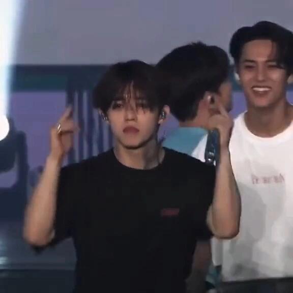 
                        你能相信這是我們的領(lǐng)隊嗎?!??他實在是太可愛了！??#崔勝澈#SCOUPS#韓國流行音樂#kpop