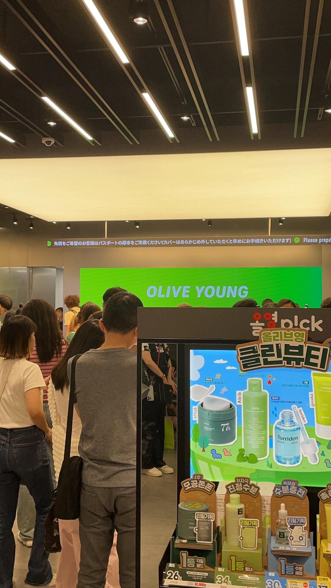 
                        探索明洞Olive Young新店使用Naver導航，直達明洞的新店Olive Young??購物小貼士：早上去購物是最佳選擇！為什么我這么肯定？因為晚上去的話，你想要的商品可能已經被搶購一空了！#韓國旅行 #OliveYoung #明洞 #韓國購物 ???????