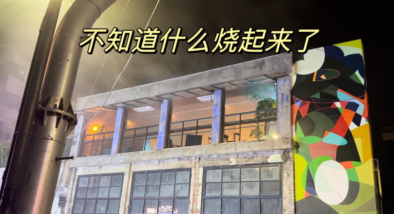 
                        第1??次來梨泰院探險?梨泰院的街頭，每個人都像未來的明星，時尚感滿滿的雙開門發型，還有超級酷的鍋蓋頭！這里的每一刻都超級有趣，感覺自己也變得超有范兒~??#韓國 #梨泰院