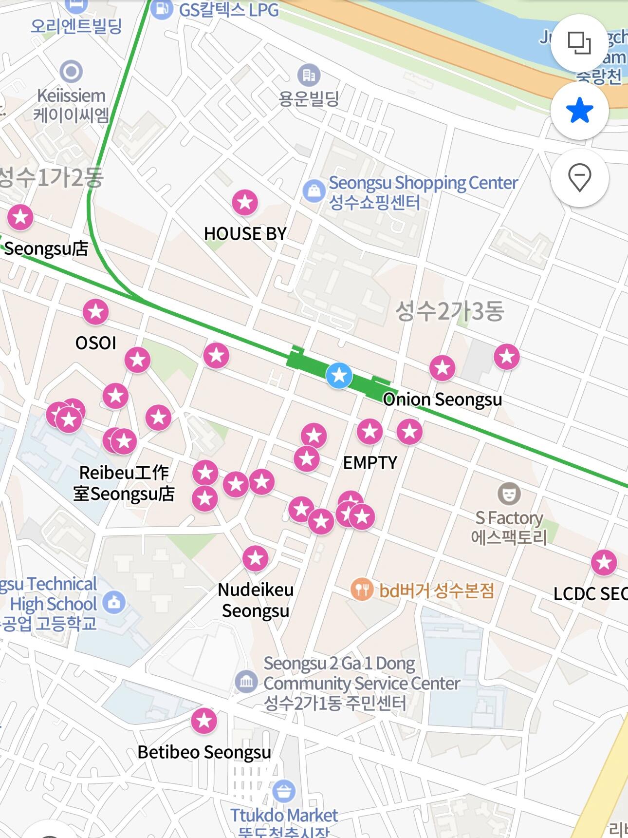 
                        首爾探店 | 圣水洞Citywalk必逛路線???探索首爾時，不容錯過的購物天堂！????記得查看店鋪營業時間，周一多數休息哦！可以在Naver地圖上提前做標記，不設目的地的漫步也許會帶來更多驚喜！?????購物心得分享：??Martin Kim (house by 集合店) - 時尚聚集地??Find Alice - 獨特飾品發現地??Scene - 咖啡香與時尚購的完美結合??OSOI包包 - 正在裝修，期待下次造訪??Beaker - 買手店的時尚風向標??sweetch - 包包控的新寵??Raive - 服飾新趨勢發現者??Point of view - 文創愛好者的天堂??Consume Product - 服飾新選擇??Rockfish - 雨靴與芭蕾舞鞋的時尚碰撞????Ader - 潮牌店，每家店的裝置藝術都超酷??Le Labo - 香氛探索之旅??Minitmute - 包包新發現??find kapoor - 時尚包包新選擇??Empty - 買手店，潮流至上，連電梯都不放過??samuel smalls - 中古家居，藏匿之地，值得探索??LCDC - 綜合買手店，一樓還有咖啡館哦??Stand Oil - 包包新潮流如果時間充裕，可以把首爾林一并安排在行程中????Archivepke - ??餃子包，熱門單品??object - 文創店，小而美的探索??emis - 小店面大驚喜，盡管缺帽子???美食推薦：??Onion - 經久不衰的咖啡館，廢舊工廠改造的風情?Period cafe - 咖啡時光的美好體驗??milestone seongsu branch - 分店探訪??BETON by mellow - 甜點探索??softbar - 冰淇淋的軟綿誘惑??Maison De Magaretteu - 貝果店的新鮮體驗????? ??? - 烤雞肉店，下午四點后開啟美味（16:00-22:00）???? ???(Solsot Seongsu) - 釜飯圣水分店，傳統美食的現代演繹??chyori sanggyeong - 石鍋拌飯，人氣排隊，美味無需比較??知名土豆排骨湯 - 名聲大噪，但個人覺得還好#首爾 #COTD咖啡探店 #圣水洞 #圣水洞探店 #首爾探店 #首爾旅行 #首爾美食 #潮牌 #買手店 #citywalk #韓國穿搭 #韓國潮牌 #韓國料理 #韓國飾品 #韓國小眾品牌 #韓國小眾包包 #韓國設計師品牌