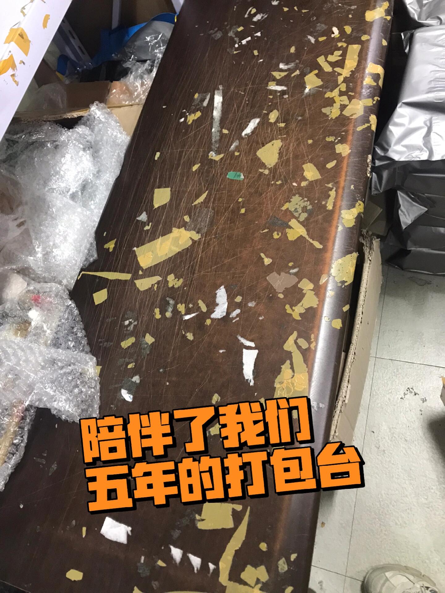 
                        選擇我們的五大理由???親愛的小伙伴們，想知道為什么選擇我們“通通轉運”物流嗎？來來來，讓我來給你們種草??我們的超棒服務！首先，我們不只是韓國中通的達人，還能提供韓國圓通的服務哦！喜歡哪個品牌，隨心所欲，自由選擇~??我們在新村和建大都有門店，方便大家上門自助打包??；還有弘大的專門代收倉庫，倉庫管理的姐姐超級細心，保證你的寶貝井井有條，安全轉運到你手上！??而且我們有自己的公眾號下單系統，操作簡單，便捷高效。你的包裹一旦郵出，當天晚上就能知道重量和郵費，付費后立刻顯示單號，超級給力！????我們的客服小天使們工作時間內隨時待命，老板催的緊，秒回是基本操作！???♀???我們的客服態度超好，即使顧客不開心，我們也會耐心理解，換位思考，給你滿滿的溫暖。如果顧客真的生氣了，我們的客服也有老板發的紅包作為補償哦！????除了中通和圓通的海運服務，我們還有衣服空運、明星周邊包通關等五種發貨途徑，基本上99%的物品都能發，滿足你的各種需求！????最后，我們是有五年歷史的韓國中通老網點，一直腳踏實地，誠信服務，期待你給我們一個機會，讓我們幫你把愛和溫暖送到世界各地！????#韓國中通 #韓國圓通 #韓國物流 #留學那些事 #明星周邊 #seventeen回歸 #弘大 #韓國轉運 #國際物流