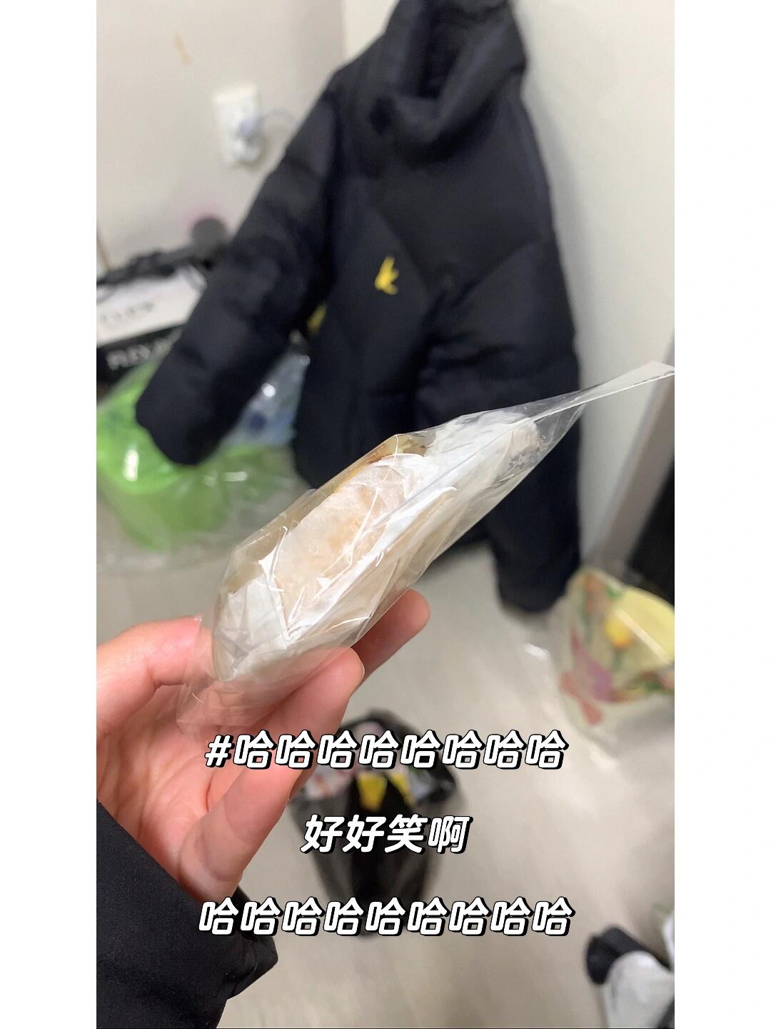 
                        ??擠爆了！韓國下班高峰地鐵的真實(shí)畫面????二號線的故事，下班高峰期的挑戰(zhàn)！??正值罷工潮，仿佛所有的bug都在這里集結(jié)。??昨天的甜蜜馬卡龍??，今天變成了擁擠的蛋撻人生??。不透露細(xì)節(jié)，你們猜得出這是哪里嗎？哈哈哈哈哈??#韓國留學(xué)生 #韓國生活 #韓國職場 #韓國打工人 #韓國地鐵 #地鐵罷工 ???