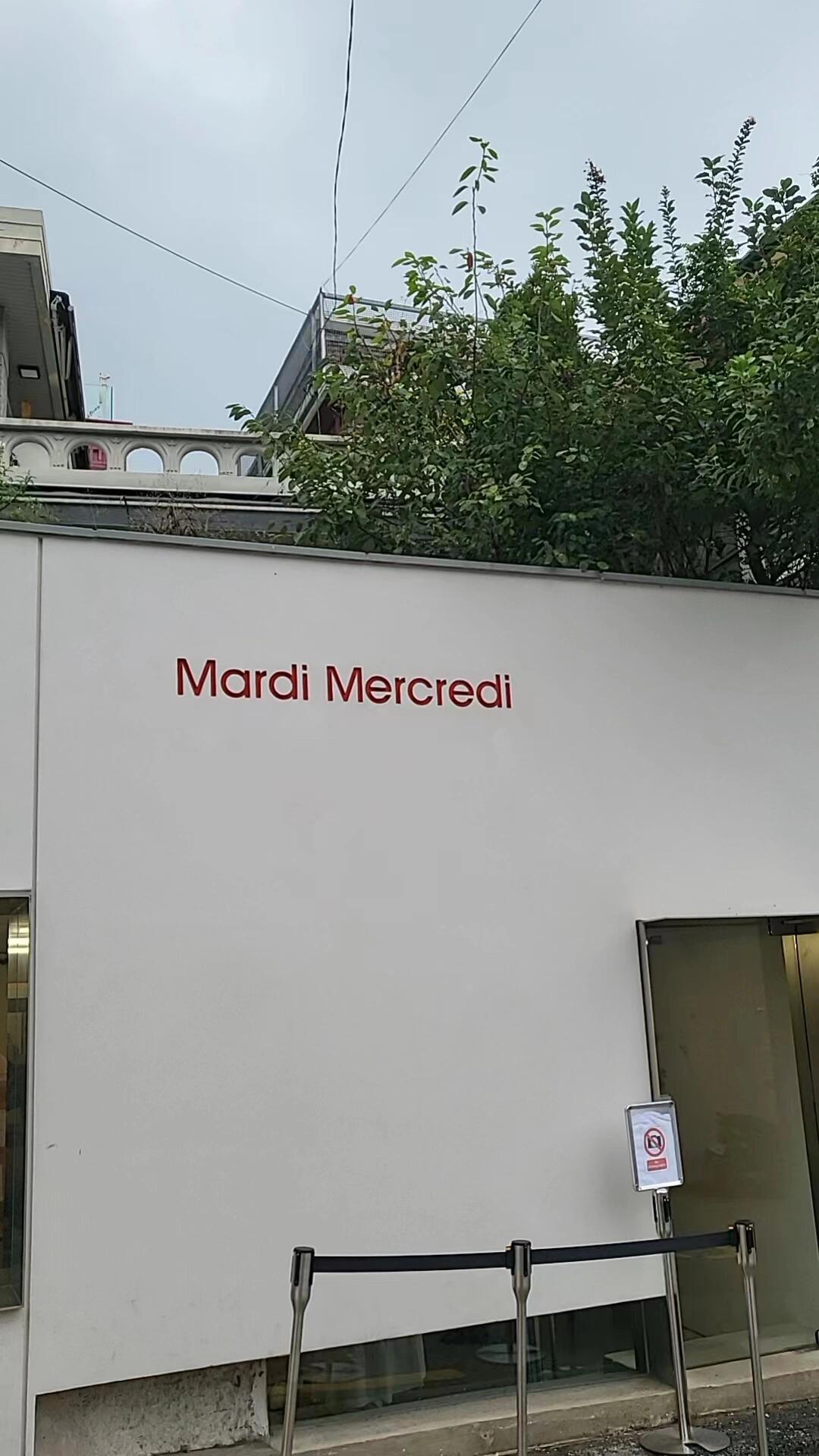 
                        ??? 首爾漢南洞mardi試衣遭拒?大家好，今天來聊聊我在首爾漢南洞的mardi遭遇的小插曲。?? 到了這家店，發(fā)現(xiàn)竟然一件衣服都不能試穿！真的是讓人百思不得其解啊。?? 如果你真的很喜歡他們家的衣服，建議國內(nèi)的小伙伴們先在國內(nèi)試好尺碼，或者嘗試其他門店。但漢南洞這家店，我是不推薦了！順便說一下，我真的不太能理解韓國的這個(gè)不讓試衣服的規(guī)矩。在我看來，衣服如果不允許試穿，很可能是因?yàn)榘嫘陀袉栴}。?? 我去的時(shí)候店里人也不多，但還是不允許試穿，連外套都不行。真的是有點(diǎn)失望呢。??#漢南洞 #韓國mardi #MARDI #mardimercredi ?????