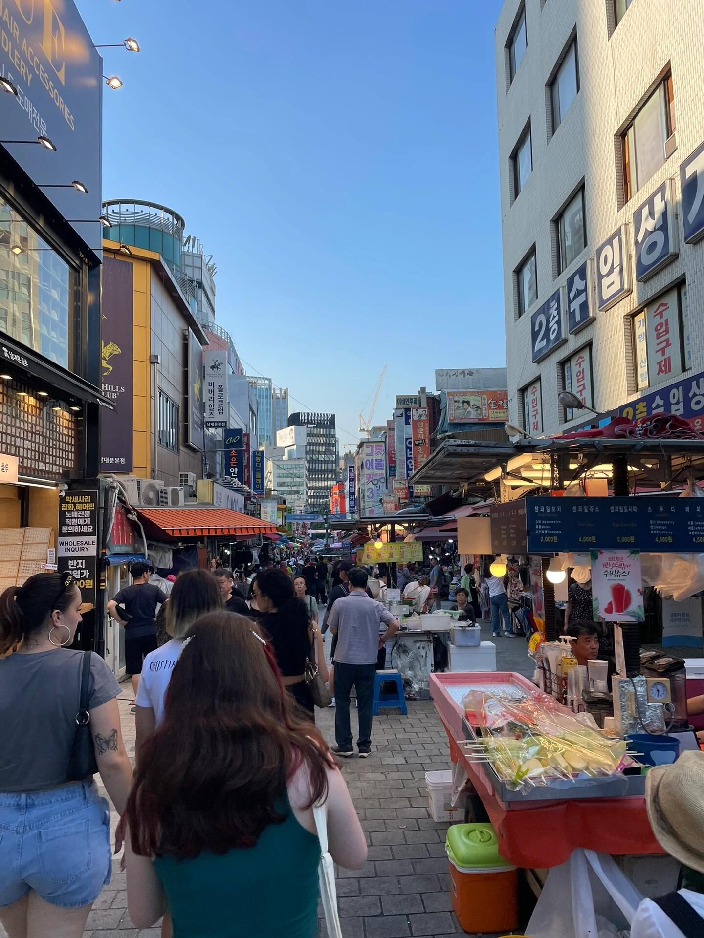 
                        ????首爾Citywalk～探索明洞漫畫街?漫步在充滿活力的明洞漫畫街，感受韓流文化的魅力！???? : ??? 3? ??? ????!#明洞 #韓國 #旅游 #首爾漫畫 #韓國文化 #首爾旅行 #KoreaTrip #SeoulExplore #Citywalk