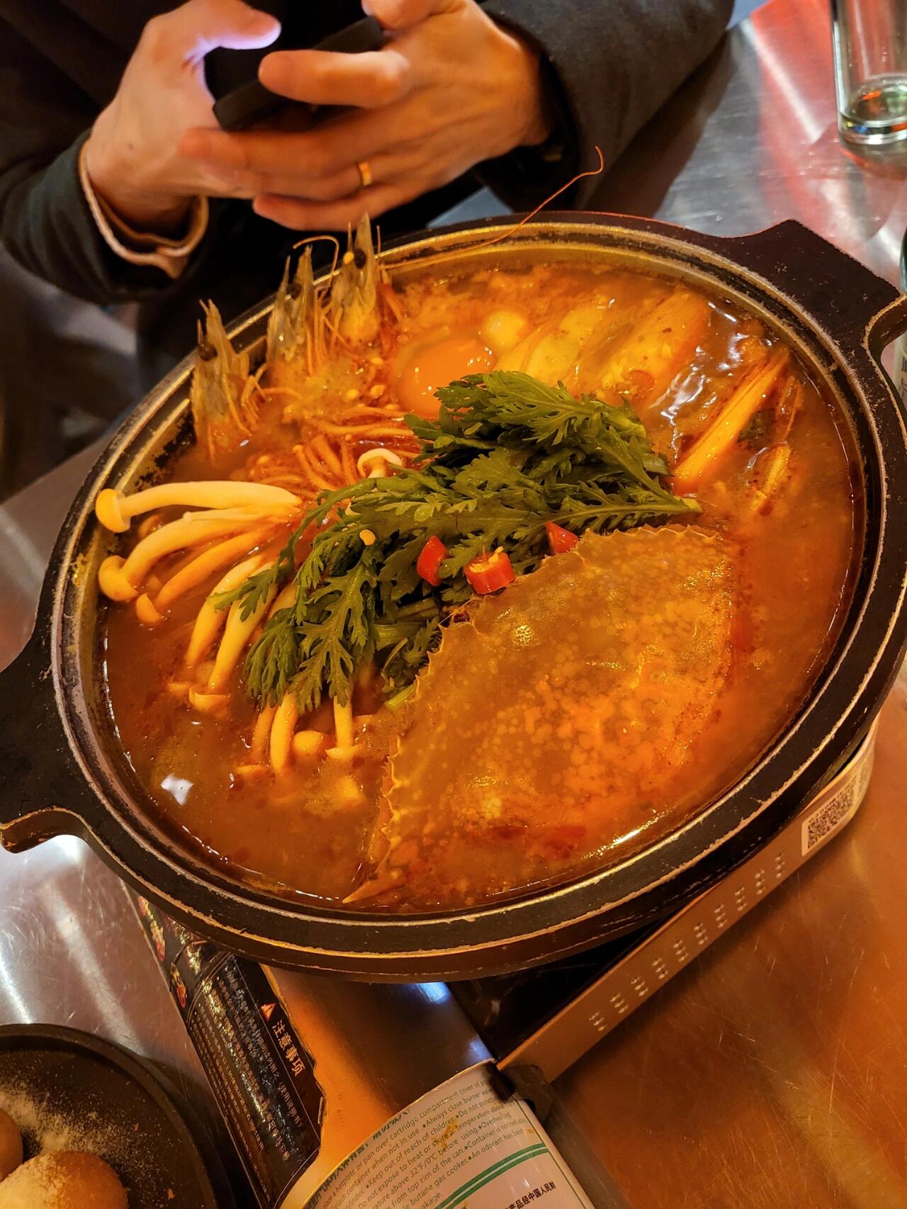 
                        ????杭州留學生力薦！頂級韓式美食體驗???? 國內頂尖的芝士球，入口即化的奇妙體驗！?? 正宗韓式海鮮豆腐鍋，每一口都是韓國味道！?? 燒酒愛好者的天堂，錯過就是遺憾！?? 來感受韓國布車文化的獨特魅力，讓你仿佛置身首爾！純粹的美食分享，零廣告全誠意！?? 自從回國后，這家店就是我心中的韓料第一名，別無分店！#韓國美食 #杭州美食探店 #韓式料理愛好者
