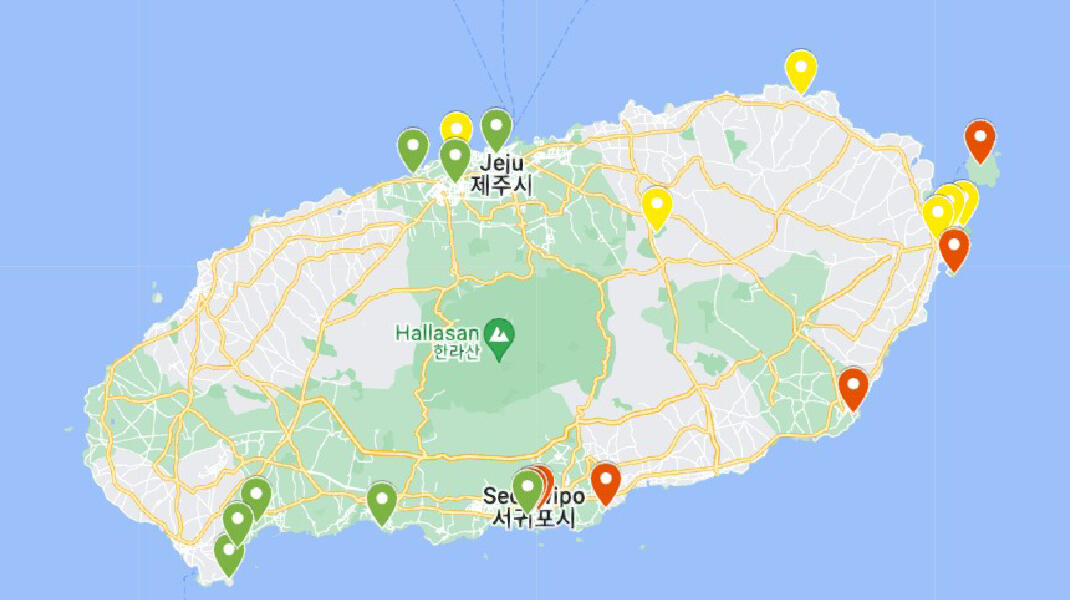 
                        ????韓國濟州島｜4天3夜環島路線———————行程———————??濟州島行程分布在島的各個角落，如果時間允許，建議環島游覽，這樣可以探索更多精彩景點。?? 第1天 - 東部（黃色標記）??從機場出發 > Jeju Ecoland 森林小火車 > Woljeongri Beach 月汀里海邊 > Seongshan Canola Flower Field 油菜花田 ?? > Gwangchigi Beach > Seongshan Ilchubong 城山日出峰 > 在城山區的酒店??過夜。??第2天 - 南部（橙色標記）??前往Udo牛島 > Seopijikoji 涉地可支 > Jeju Folk Village 濟州民俗村 > Seosokkak Estuary 牛沼河口 > Seogwipo Olle Market 西歸浦市場 > 在西歸浦區的酒店??過夜。??第3天 - 西北部（青色標記）??Cheonjiyeon Waterfall 天地淵瀑布 > Jusangjeollidae 柱狀節理地貌 > Sanbangshan 山房山 > Sagye Beach > Songaksan 松岳山 > Iho Tewoo Beach 小馬燈塔 > 彩虹海岸 > Dongmun Traditional Market 東門市場 > 在濟州市區的酒店??過夜。———————注意———————?? 在濟州島旅行時，不建議每天都住在同一家酒店，因為景點之間的距離較遠，往返開車會很累??。建議預訂環島各地的酒店，這樣更加方便。??在濟州島，強烈推薦租車或包車！如果選擇乘坐公交??，一天下來可能只能去很少的地方，而且成本也較高。這次來濟州是和家人一起，一共六個人。考慮到需要租較大的車輛，加上不熟悉左側駕駛，還需要辦理國際駕照，最后發現包車的費用與租車相差無幾，所以選擇了更省時省力的包車服務。我選擇了一家非常棒的包車服務，司機小金師傅非常熱情，每天都會按照我們的計劃行動，不用匆忙。整個行程都是我一手策劃的，所以坐在車上時，我就可以放松啦??。至于租車信息，小紅書上有很多，大家可以搜索其他博主的攻略。如果你們有性價比高的租車公司推薦，也歡迎告訴我！如果你有濟州島必去的景點推薦，下篇文章我會分享哦！??#假期去哪玩 #韓國 #濟州島 #筆記靈感 #韓國濟州島