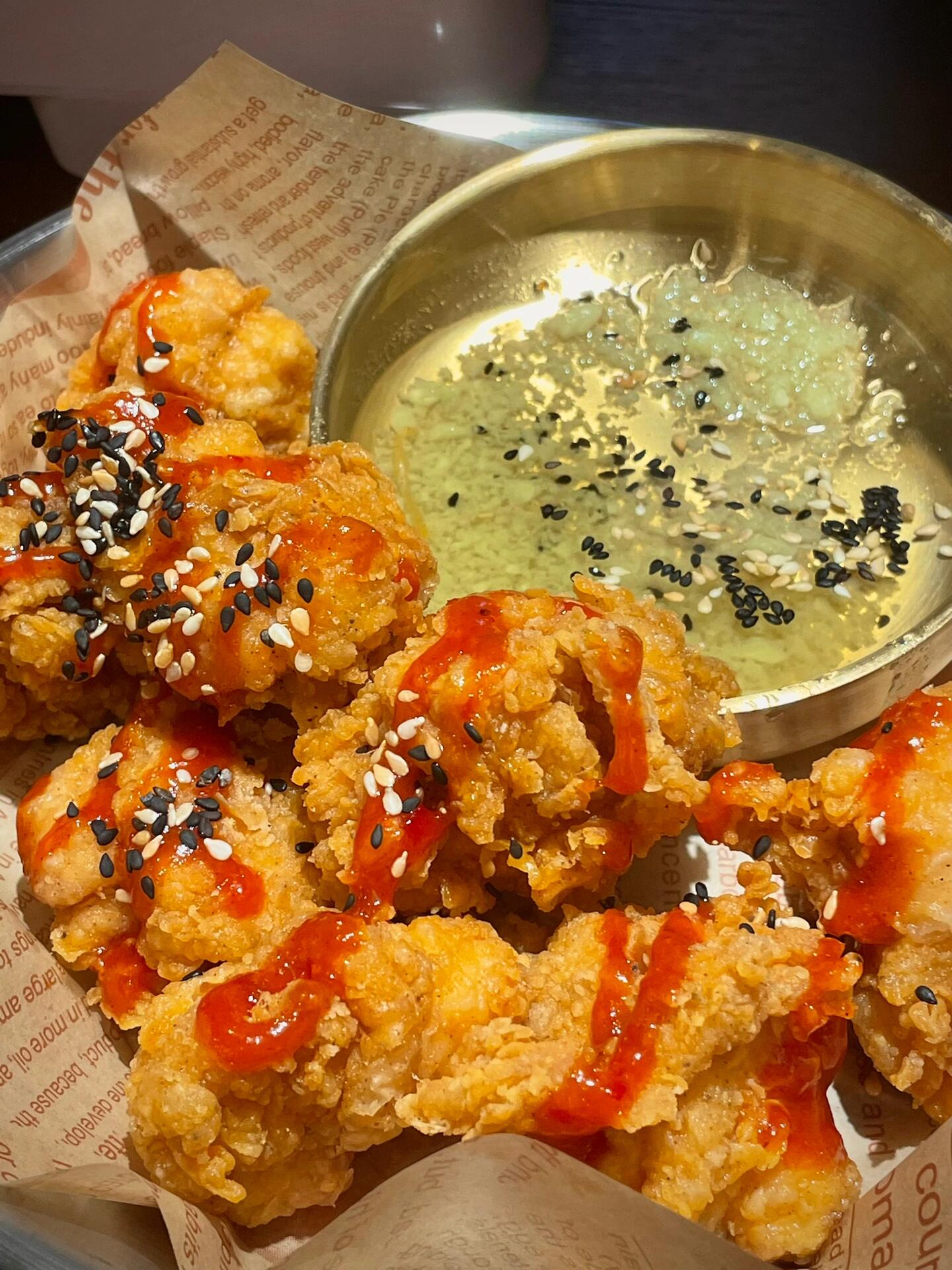 
                        廣州客村芝士盛宴，讓你流淚的美味????#廣州美食 #韓國料理 #美食日常 #美食分享 #芝士控 #廣州吃喝玩樂 #我的美食日記在廣州客村，有一家韓國料理店讓所有芝士控都要哭出來！這里的芝士濃郁香滑，每一口都是滿滿的幸福感。不僅如此，店里的韓式風味也是地道到讓你仿佛置身首爾街頭。如果你也是個美食探店的小能手，那這里絕對不能錯過。來吧，一起記錄下這份美味的日記，分享給更多的朋友們，讓大家都能享受到這份來自韓國的美味盛宴！??????