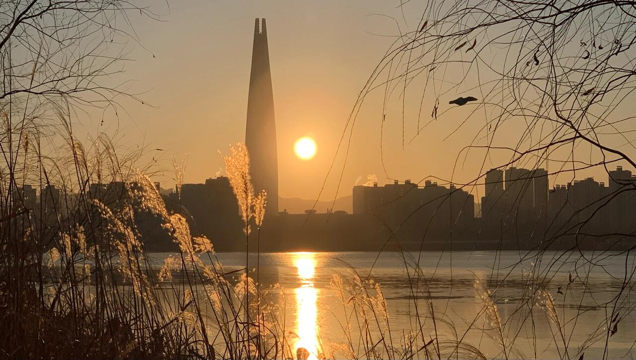 
                        首爾｜日出???迎接2022新年的第一縷陽(yáng)光在漢江邊感受日出的魅力?#看日出 #韓國(guó)風(fēng)情 #首爾旅拍 #漢江日出