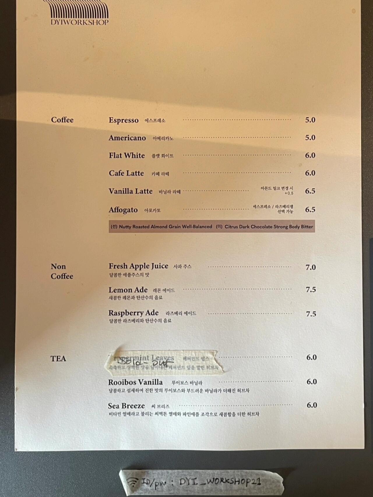 
                        ????首爾林｜又發(fā)現(xiàn)一家寶藏咖啡店！??????這家店的巧克力甜品簡(jiǎn)直是點(diǎn)亮味蕾的小確幸！??將新鮮水果和香脆堅(jiān)果巧妙搭配在各式巧克力中，每一口都是幸福滿滿的享受！巧克力控們絕對(duì)不能錯(cuò)過(guò)！??不過(guò)，如果你不那么熱衷于巧克力，他們的巴斯克芝士蛋糕也是必嘗佳品～????擔(dān)心太甜？試試他們的冰美式咖啡吧，清新的苦味恰到好處地平衡了甜感，讓味蕾得到完美的調(diào)和。而且，咖啡豆還可以自選哦～??——————————————————??：?????? ???????? ???????????：12:00-19:00（last order：周中18:15 / 周末19:15）??：?? ??? ???2? 15-14 2?——————————————————#首爾林探店 #首爾探店 #首爾美食探店 #韓國(guó)咖啡店 #韓國(guó)高顏值咖啡店 #韓國(guó)小眾咖啡店 #韓國(guó)首爾咖啡店 #韓國(guó)旅游推薦官 #韓國(guó)旅行種草 #韓國(guó)高顏值咖啡館 #COTD咖啡探店 ??