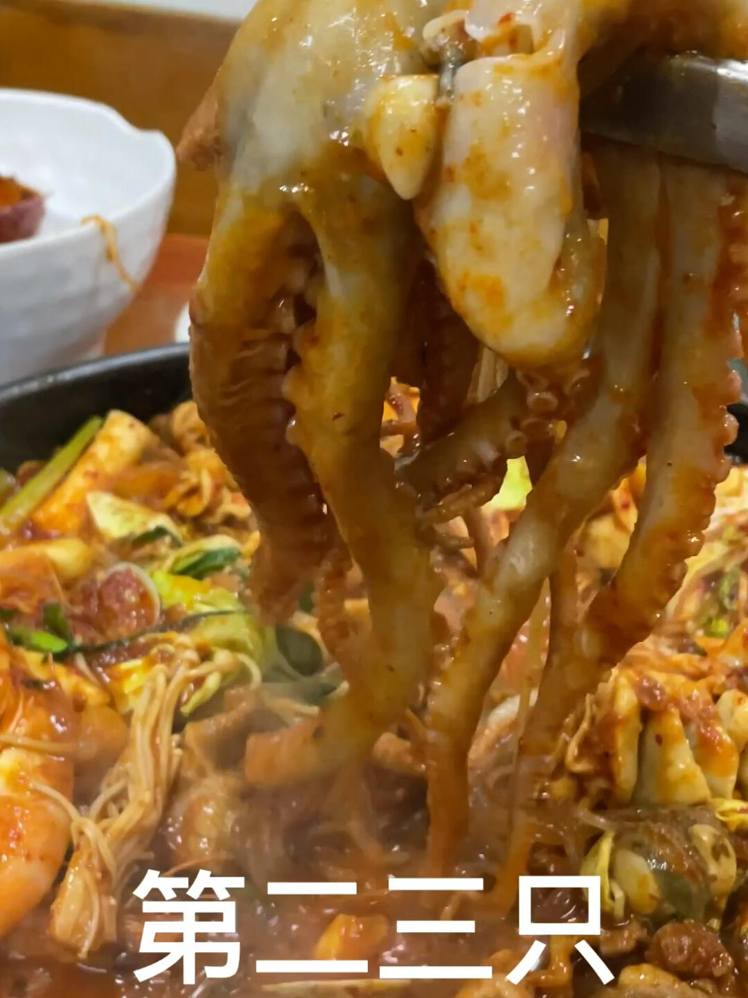
                        青島美食探店：城陽(yáng)區(qū)的韓式活八帶盛宴！???這家店在青島可是有名的老字號(hào)啦！每一口都是新鮮的誘惑，讓人回味無窮！人均消費(fèi)：80元??#城陽(yáng)美食 #青島美味 #韓式料理 #美食打卡地