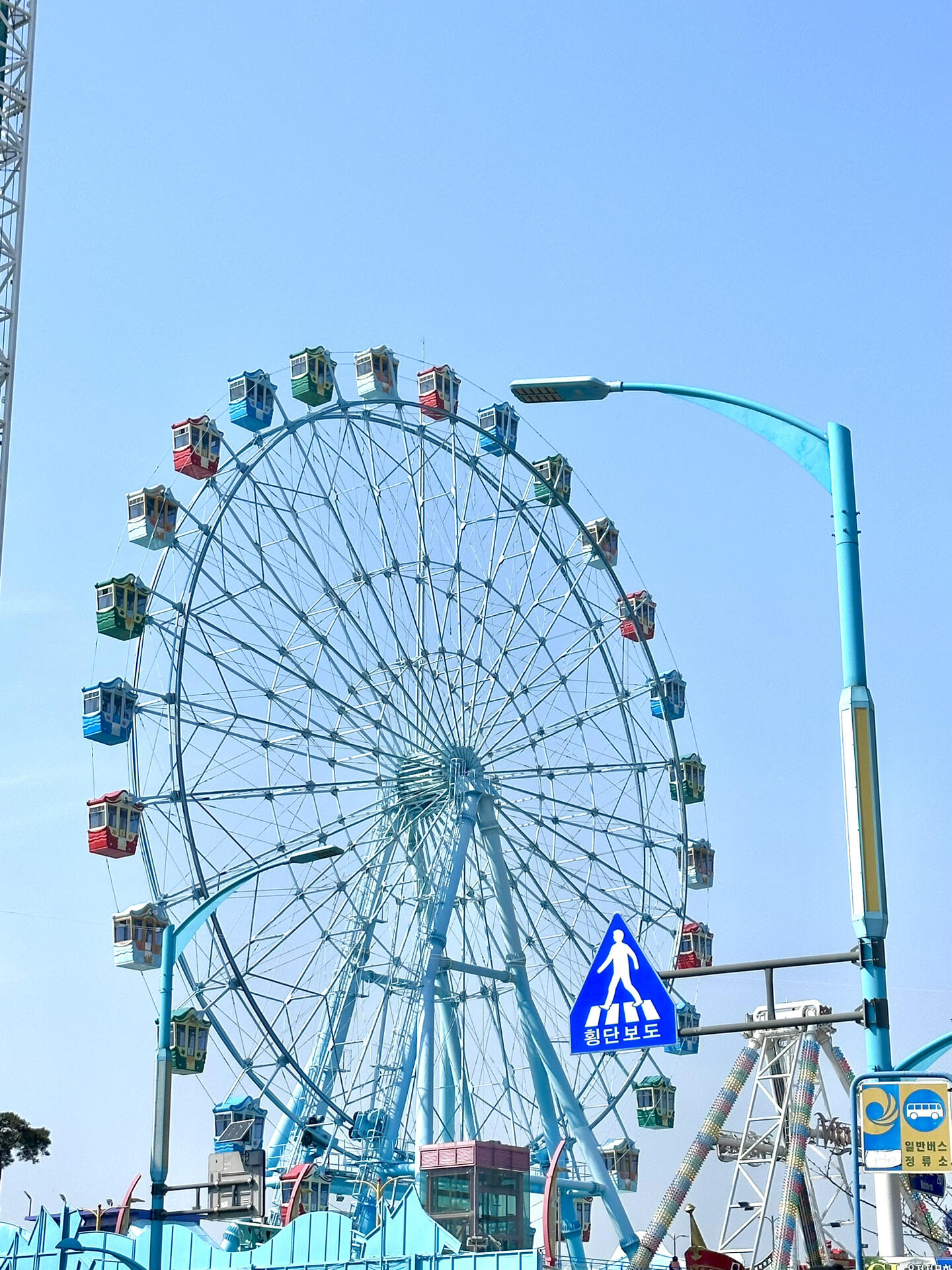 
                        仁川月尾島｜冬季日落美景不容錯(cuò)過(guò)????#逃離城市計(jì)劃 ????????#海邊浪漫時(shí)刻 ????#日落倒計(jì)時(shí) ????#韓國(guó)美景 #仁川月尾島 ?????把握冬季的尾聲，來(lái)一場(chǎng)說(shuō)走就走的旅行吧！在仁川月尾島，你可以感受到海風(fēng)輕拂的寧?kù)o，欣賞著太陽(yáng)緩緩沉入海平線的壯麗景象。不要錯(cuò)過(guò)這個(gè)季節(jié)獨(dú)有的冬日日落，讓我們一起在這片美麗的海岸線上，留下難忘的回憶！????