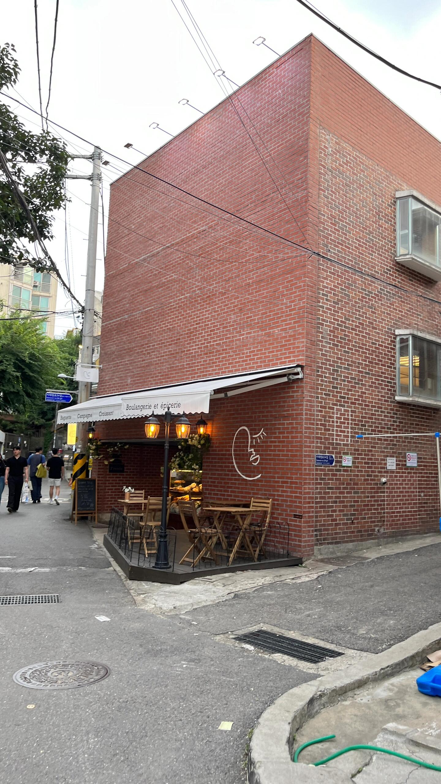 
                        韓國碎片～??????????想去的店都去啦～??#韓國 #首爾 #購物天堂 #美食探店 #旅行日記 #韓流時尚 #美妝圣地 #探索首爾 #韓國旅游 #文化體驗 #韓國街頭 #潮流集合地 #韓式甜點 #首爾夜生活 #韓國美食
