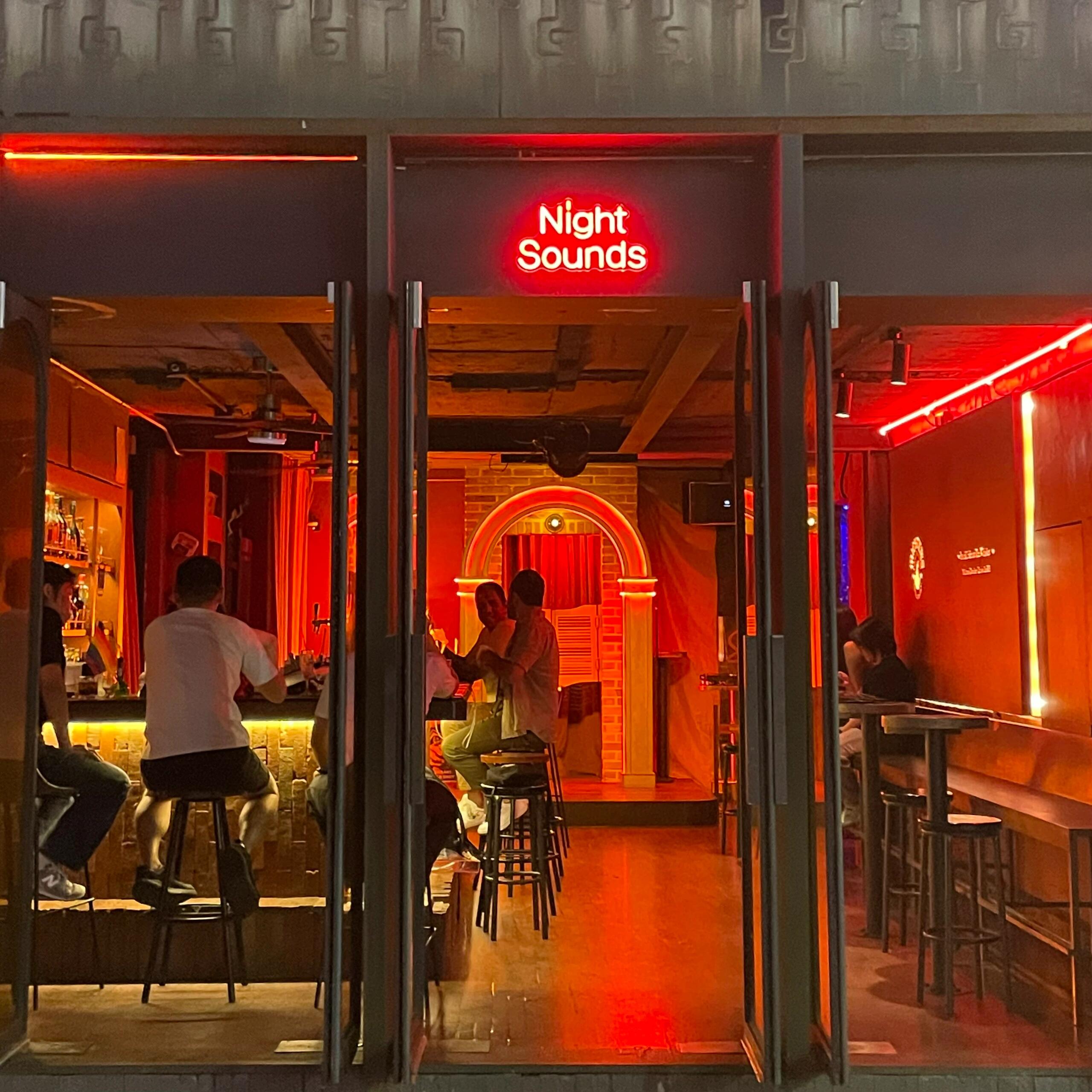 
                        ??Nightsounds bar??在這里，我們全心全意支持每個人的平等權利和自由??。Nightsounds bar是你的避風港，這里的幸福無邊無際，心靈可以自由飛翔???。放下一切重擔，來享受那些帶著微苦卻又令人愉悅的雞尾酒??，讓振奮的音樂旋律與你融為一體??。我們的大門永遠向你敞開，隨時歡迎你的到來????。#韓國 #韓國酒 #韓國酒吧 #梨泰院 #bar #雞尾酒