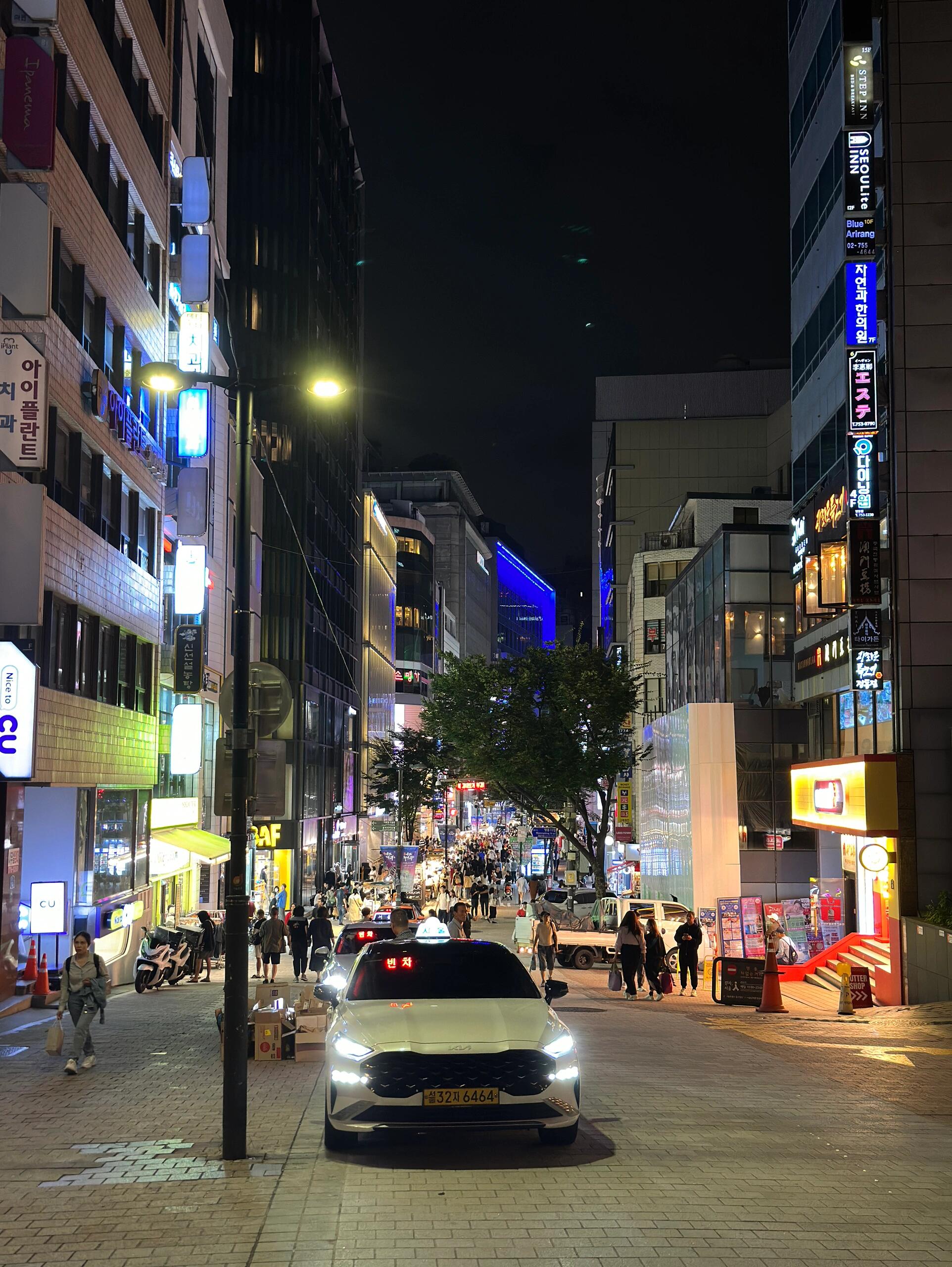 
                        在韓國的美食探索，竟發現了Q彈的秘密！????來韓國玩兒咯 #韓國 #明洞我在這里的每一天都是一場美食之旅！????每次走過小巷，都會被那些烤肉店的香氣所吸引。????而當我咬下那烤得恰到好處的肉串，那種筋道又Q彈的口感簡直讓人難以忘懷！??這不僅僅是美味，這是韓國給我的味蕾之旅的驚喜！??????每一次的捶打，都讓這里的肉質變得更加完美。我已經迫不及待想要分享這些美妙的食物給大家了！???#韓國美食 #旅行日記 #美食探索