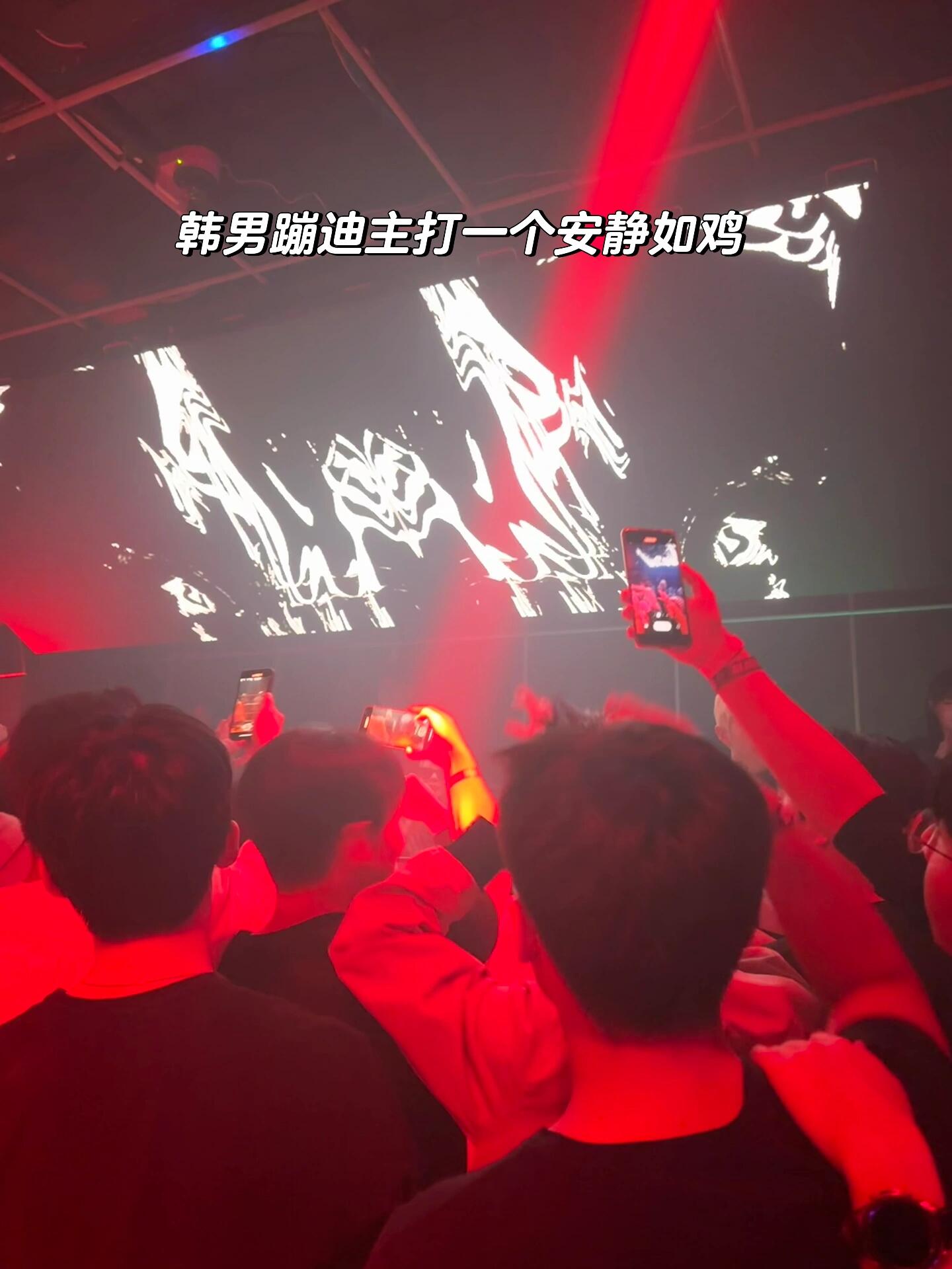 
                        首爾漫步日記??韓國生活小趣????首爾日常碎片plog?美食探店、逛街購物，日常滿滿的小確幸???Jennie海報前留影?? 美容養顏享受?????♀?友情大頭貼留念????發型更新換代?????♀?韓迪夜生活體驗??美味韓餐大快朵頤??Olive Young探寶??免稅店大采購???KTX快速旅行??旅行的魔力，讓人煥然一新?#韓國 #首爾 #韓國旅行 #韓國日常 #時尚穿搭 #留學生活 #首爾街頭 #明洞購物 #韓式料理 #生活記錄 #日常點滴 #美好瞬間
