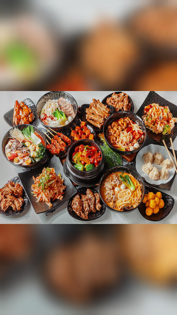 
                        ??韓國夜貓子的美食指南：小拌同學(xué)宵夜攻略不知道宵夜吃啥？來來來，小編給你安排！?? 小拌同學(xué)新村店熬夜陪伴到凌晨2:30，新堂店更是不打烊到天亮5:00！無論你是梨大的夜讀書蟲??，還是弘大的派對(duì)動(dòng)物??，小拌同學(xué)都是你的宵夜好去處。韓國小拌同學(xué)為你解鎖夜宵新境界，東大門探店也別忘了打卡哦！#韓國小拌同學(xué) #韓國夜宵 #東大門美食 #宵夜控必備 ??????