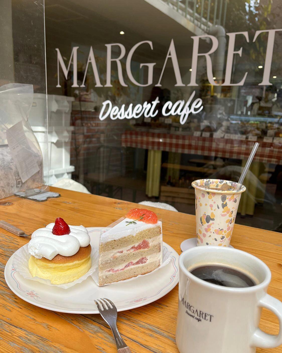 
                        ???? 弘大探秘：美味與美景并存的??? ?? Cafe Margaret ?#首爾探店 #韓國美食 #弘大美食 #韓國旅行 #咖啡館推薦 #甜點控探索首爾的時候，千萬不要錯過位于弘大的??? ?? Cafe Margaret！這家咖啡館不僅僅是一個品嘗美食的地方，它更是一處讓你的味蕾和眼睛同時得到滿足的絕佳去處。????一走進(jìn)Cafe Margaret，溫馨的氛圍立刻擁抱著每一位顧客。店內(nèi)的裝飾簡約而不失時尚，每一個角落都透露出濃濃的藝術(shù)氣息，讓人忍不住拿起手機，記錄下這份獨特的美好。???而談到美食，Cafe Margaret的招牌甜點絕對不容錯過。每一款甜品都是由資深糕點師精心制作，不僅外觀精致，口感也是一流的。搭配上一杯香濃的咖啡，簡直是享受生活的最佳方式！????無論是想要一個人安靜地享受下午時光，還是與朋友分享快樂時刻，Cafe Margaret都是一個理想的選擇。下次來弘大，記得把這個小眾又有格調(diào)的咖啡館加入你的行程中吧！?????#韓國風(fēng)情 #美食打卡 #弘大咖啡館 #旅行日記 #生活小確幸