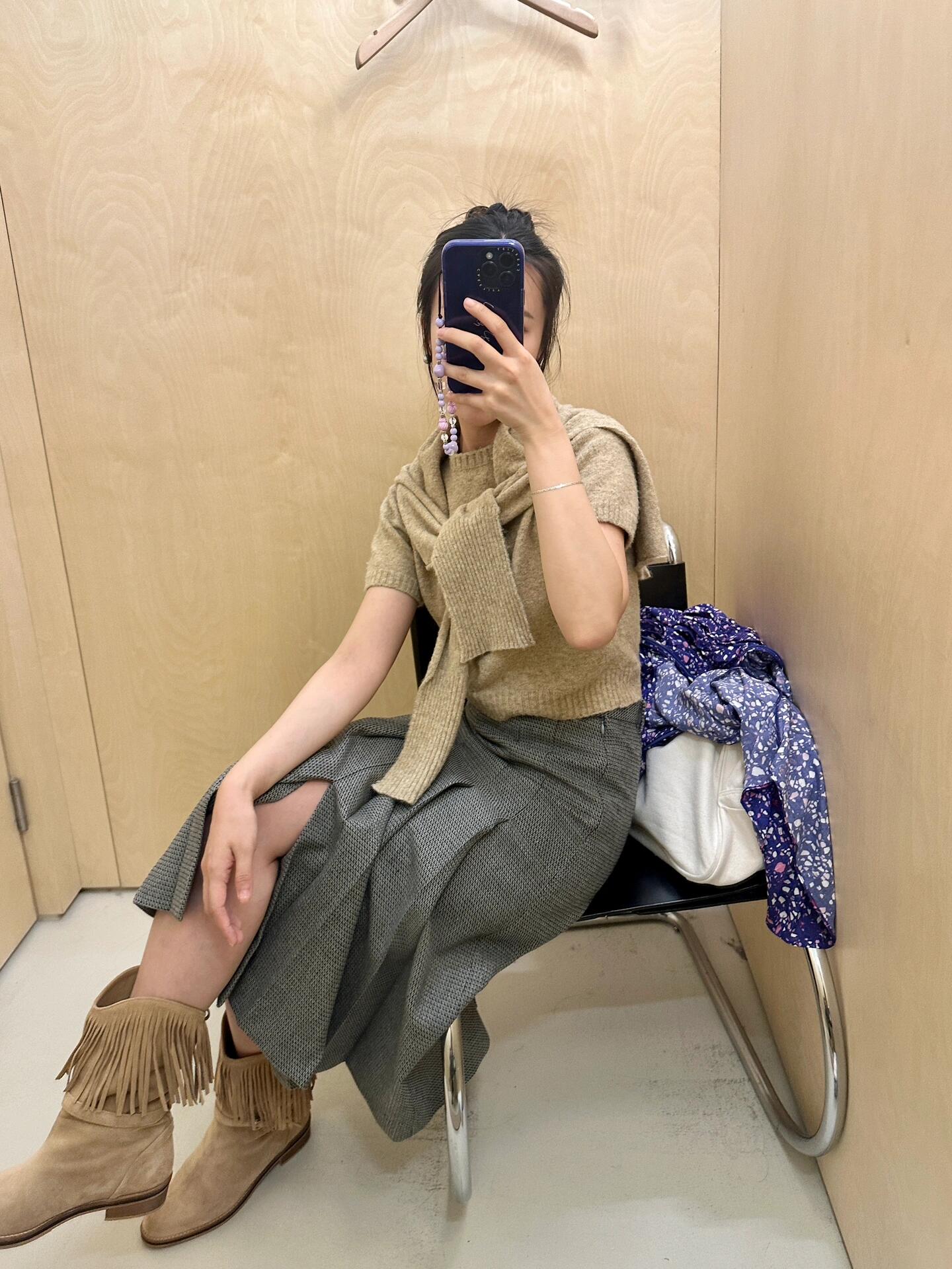 
                        ??GROVE秋冬新品大賞??走進漢南洞的GROVE，新裝修的店鋪讓人眼前一亮?！感覺每一件衣服都更加吸引人了，雖然看起來款式變少，但每一件都是精品！和我的小甜心一起的vlog很快就會和大家見面啦！敬請期待我們的時尚之旅????#韓國時尚 #首爾 #秋冬新品 #GROVE #時尚探店 #漢南洞購物 ???