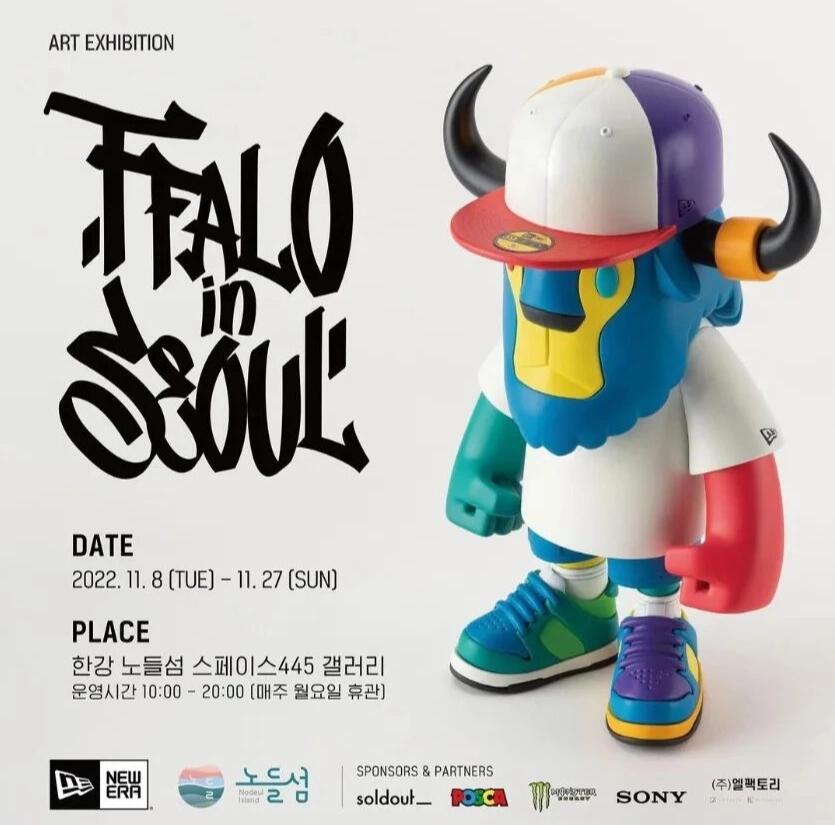 
                        ?? FFALOinSEOUL 韓流藝術盛宴 ??大家好呀！?? 超級興奮地告訴大家，【FFALOinSEOUL】展覽會現在開始啦！?? 我們的RASTAMOON也會加入這場時尚與藝術的狂歡哦！?這次的FFALOinSEOUL，是一場集合了體育、時尚和藝術的大型展示會，旨在讓我們更深入地體驗流行文化的魅力。???♀????? NEW ERA精心策劃的這場展會，以FFALO為核心，匯聚了眾多著名藝術家的精彩作品。??在首爾漢江邊的Nodle島Space445，你將看到超過160件包括藝術玩具、流行藝術、視覺彩繪、數碼NFT和涂鴉等多種藝術形式的作品。??記得關注我們，每周都會有