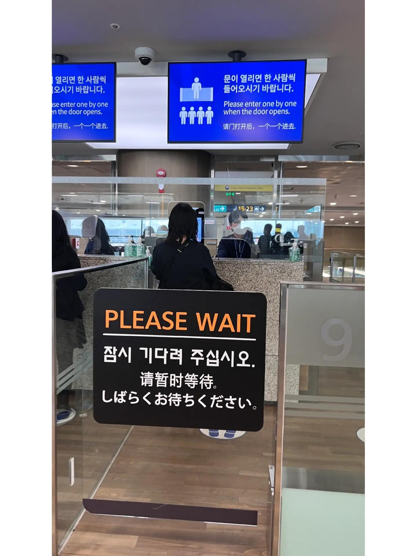 
                        ?? 重返首爾，再次獲得入境許可?續上回的中國之旅，這次我們再次踏上回首爾的旅程??。從青島轉機的經歷，一切都要從托運行李說起。在辦理托運時，工作人員會要求出示那份重要的證明文件，沒有它可是無法完成值機的哦！接下來填寫個人信息，獲取二維碼，然后就可以前往安檢了。青島的安檢真是嚴格到家了，連頭發絲和鞋后跟都不放過??！之后就是期待的登機時刻，飛往首爾的旅程即將開始。飛機平穩降落在首爾后，記得在飛機上填寫三份表格，空乘人員會遞給你的。如果忘記填寫也沒關系，落地后還有機會補救（包括個人信息表、申報表和健康表）。跟著人流走，順利通過海關，只需出示護照和再入境事實證明，就能順利入境啦??。#韓國入境 #韓國再入境許可 #青島轉機 #回國心情 #機場日常