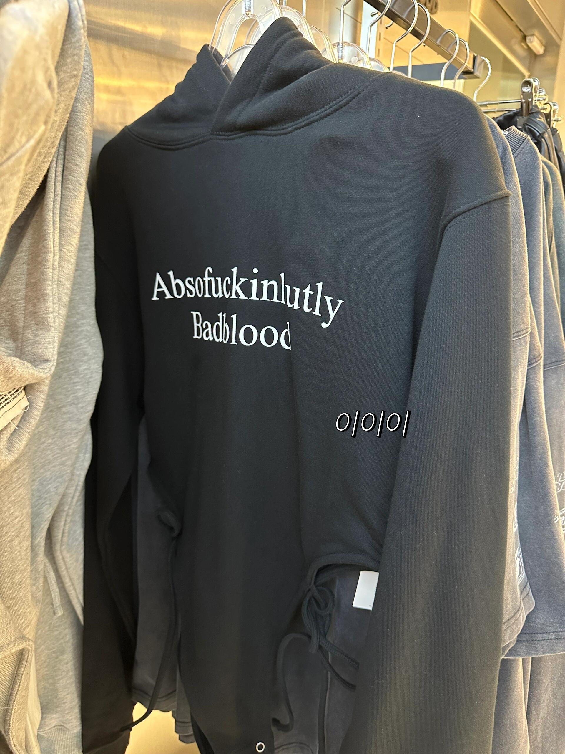 
                        ????badblood新品線(xiàn)下實(shí)拍來(lái)啦??最近店里有折扣 趕緊去店里逛了逛～看了看新品～#韓國(guó)購(gòu)物 #設(shè)計(jì)師品牌 #韓國(guó)小眾品牌 #韓國(guó)設(shè)計(jì)師品牌 #韓國(guó)設(shè)計(jì)師款 #韓國(guó)小眾設(shè)計(jì)師品牌 #小眾設(shè)計(jì)師品牌 #badblood #BADBLOOD #Badblood #韓國(guó)badblood
