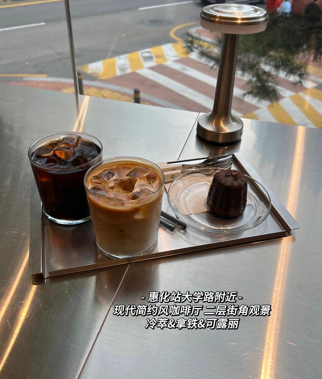 
                        首爾咖啡館探秘之旅?偶遇首爾的咖啡館，每一家都有獨特的魅力和個性??。不僅僅是拍照打卡的好去處，更是味蕾的絕佳享受??。特別是那冷萃咖啡，簡直好喝到想把它帶回家天天享受呀！????#首爾探店 #韓國咖啡館 #昌慶宮附近 #圣水洞文化 #惠化咖啡時間