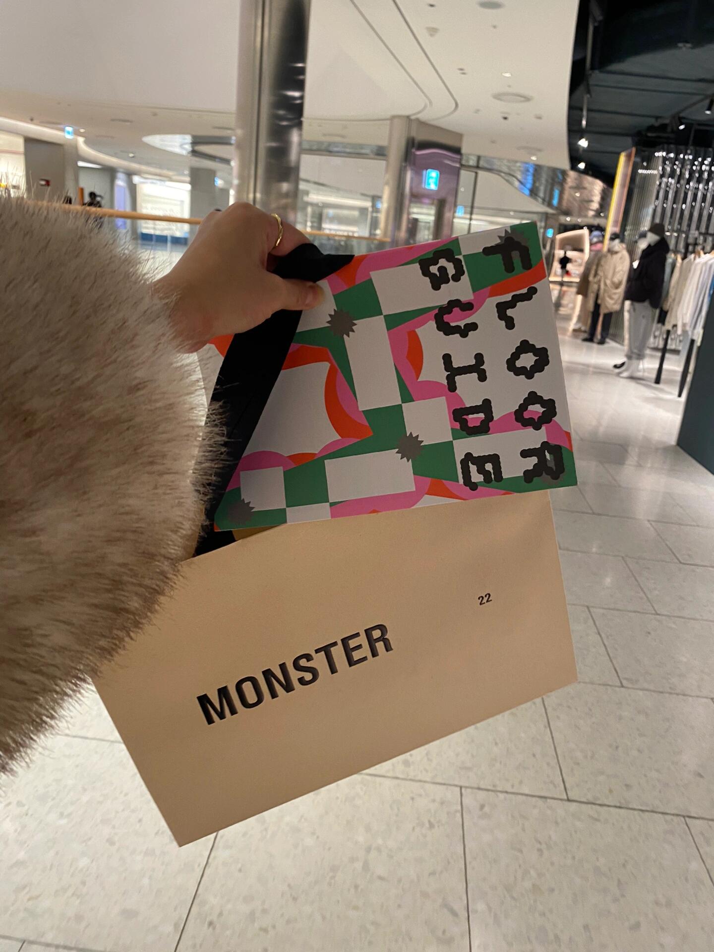 
                        ??首爾漢南洞酒吧雞尾酒 & Gentle Monster時尚墨鏡????? ??? ??：?? ??? ????49? 24-8又好看又好喝的雞尾酒，讓你的首爾之夜充滿驚喜！?- Piper Heidsieck ??- Mr. Peanut ??- ??? ???? 1? ??- 4AngryMom ??- B52 ??時尚達人必備，Gentle Monster墨鏡讓你魅力四射！??DiDi ON#韓國 #韓國人 #韓國生活 #江南 #首爾 #?? #韓國探店 #愛 #?? #雞尾酒 #漢南洞 #酒吧 #梨泰院 #梨泰院探店 #首爾酒吧 #漢南洞探店