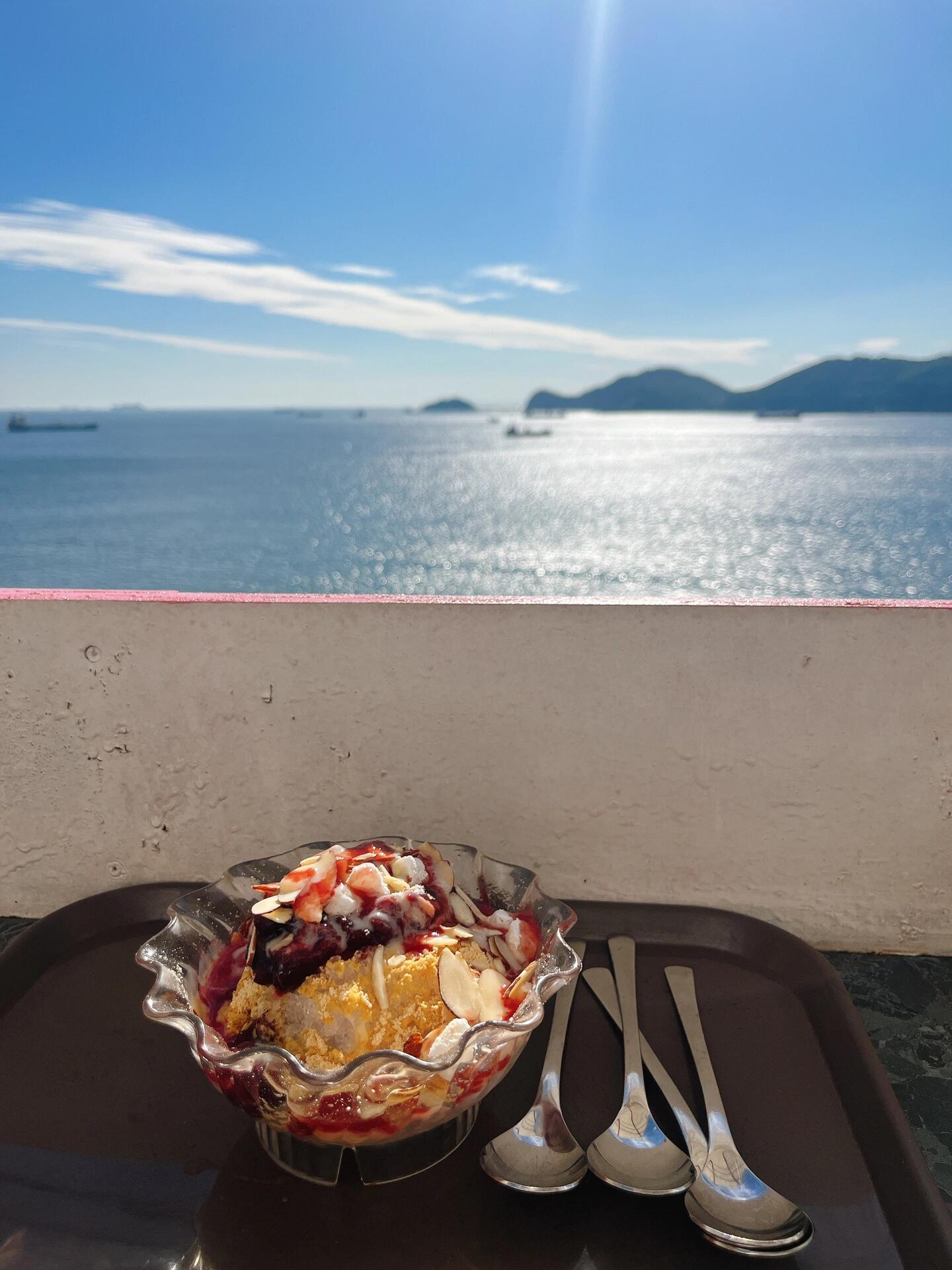 
                        釜山 | 白淺灘文化村???白淺灘文化村，這個地方真的值得好好寫一篇介紹！??漫步在這里，隨便走進一家咖啡店，就能享受一整天的寧靜時光，面朝大海，心情超級棒！??每次來到釜山，都會深深愛上這里一次！??#釜山 #釜山行 #釜山旅行 #韓國釜山