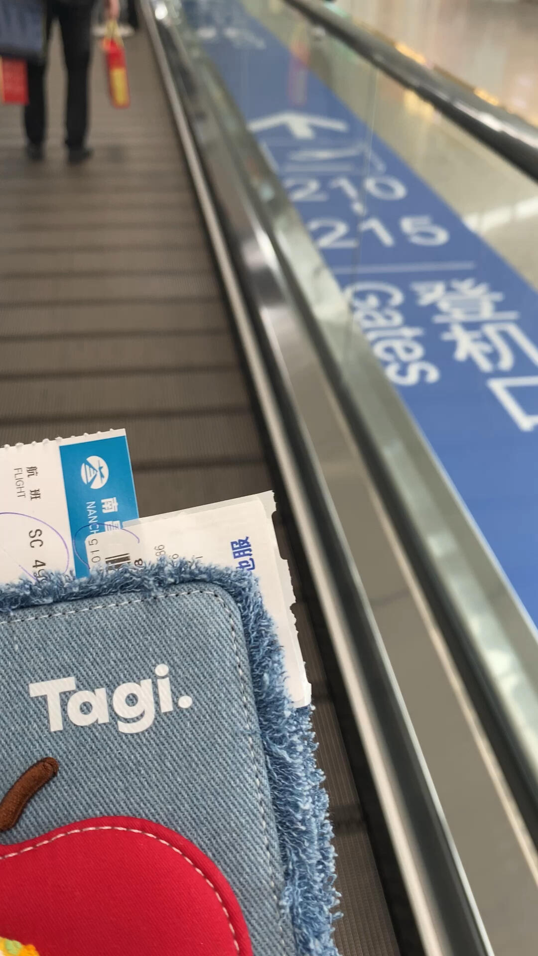 
                        首爾購物攻略：找到你的完美戰(zhàn)利品?親愛的小紅書的姐妹們，我在首爾逛了兩天，感覺還是手空空？??? 如果你也有同樣的困惑，不妨來看看我的小貼士吧！首爾不僅僅是時尚的天堂，還有很多隱藏的寶貝等著我們?nèi)グl(fā)掘哦！#首爾 #韓國穿搭 #韓國旅行攻略首先，明洞是絕對不能錯過的購物圣地，那里有從高端品牌到平價化妝品應(yīng)有盡有。??? 接著，如果你喜歡獨特的設(shè)計師品牌，那么弘大一定要去看看，那里的街頭文化和潮流時尚會讓你眼前一亮。??別忘了新沙洞的高級時尚街區(qū)，那里的精品店和咖啡館都非常有格調(diào)。?? 而且，如果你是個化妝品愛好者，記得去梨泰院的國際市場，那里有很多國外品牌的化妝品可以買到。??最后，記得利用好首爾的免稅店，那里的折扣經(jīng)常讓人驚喜連連。?? 所以，下次再去首爾，一定要做好攻略，相信你一定能找到滿載而歸的感覺！???? #首爾購物