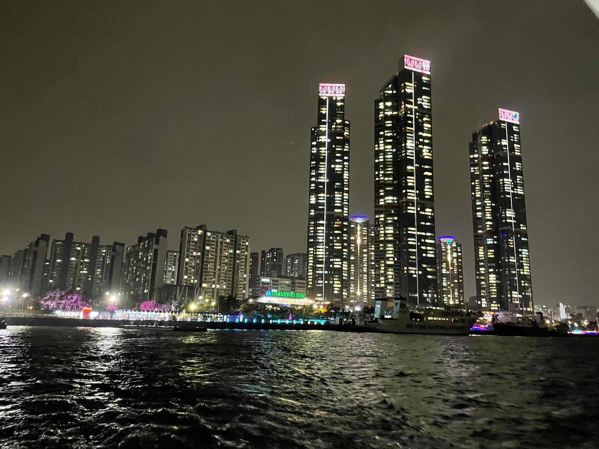 
                        ??浪漫釜山之旅?? - 07.10.2023Day 50- Korea ?????? Food - krw80,400 (約SGD81/RM259)?? Hostel - krw18,000 (約SGD18/RM58)?? Transport - krw10,000(約SGD10/RM32)??? Ticket/Tour - krw49,000(約SGD49/RM157)?? Total per pax -￥157,400(約SGD158/RM506)探索韓國的美，一起來釜山尋找最地道的美食和文化體驗吧！????#韓國 #釜山 #韓國旅行 #美食探索 #文化體驗 #旅行記賬 #窮游挑戰(zhàn) #背包客棧 #交通便利 #景點門票 #旅行開銷