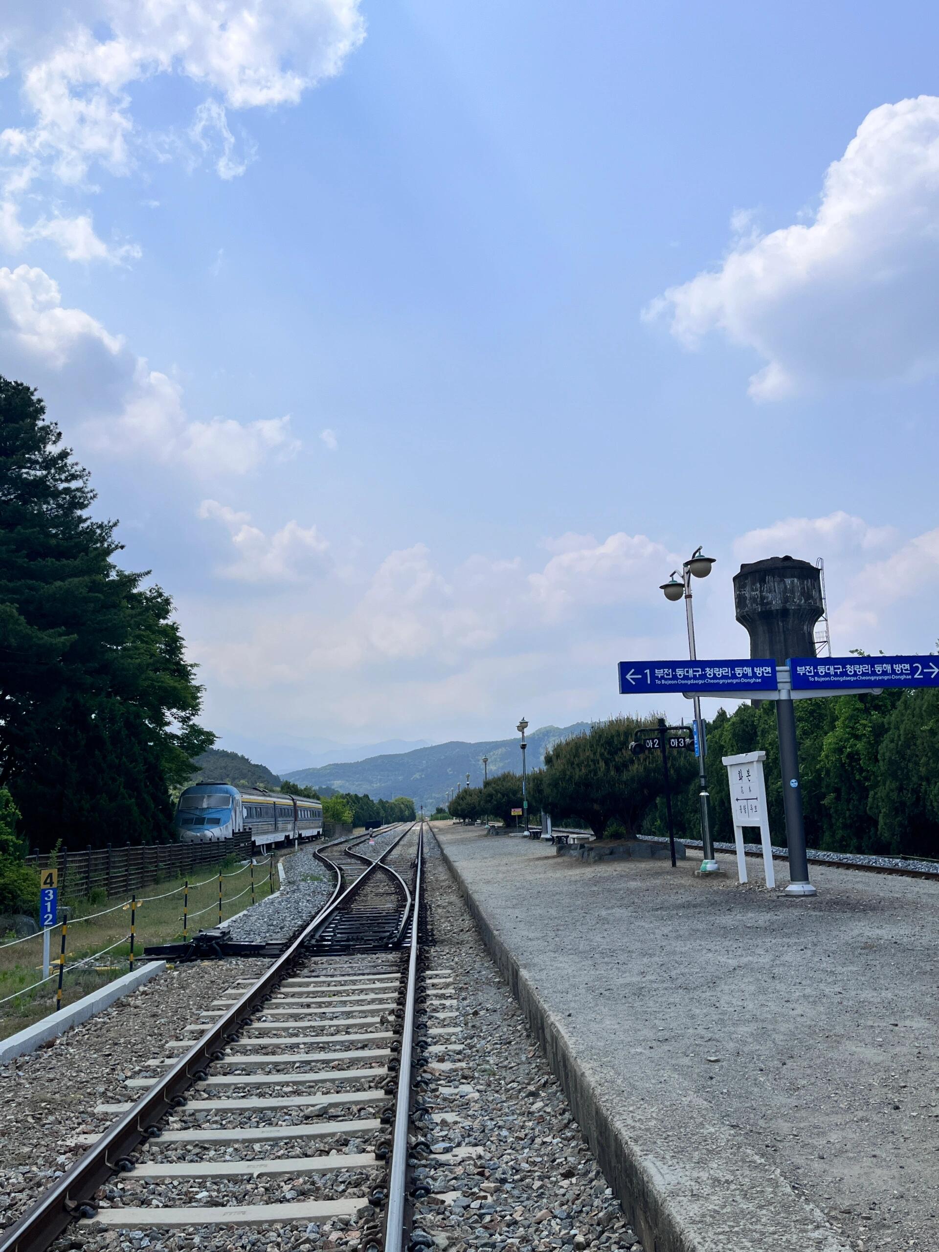 
                        大邱一日游 第一站 ??? ???#大邱旅游# ??今天的旅行日記要帶大家去韓國(guó)的時(shí)尚之都—大邱！???? 我們的第一站是充滿歷史魅力的???，這里不僅是拍照打卡的絕佳地點(diǎn)，還有很多好玩的活動(dòng)等著你！???#VISITDAEGU# ??準(zhǔn)備好和我一起探索這個(gè)充滿活力的城市了嗎？讓我們的大邱之旅開始吧！????